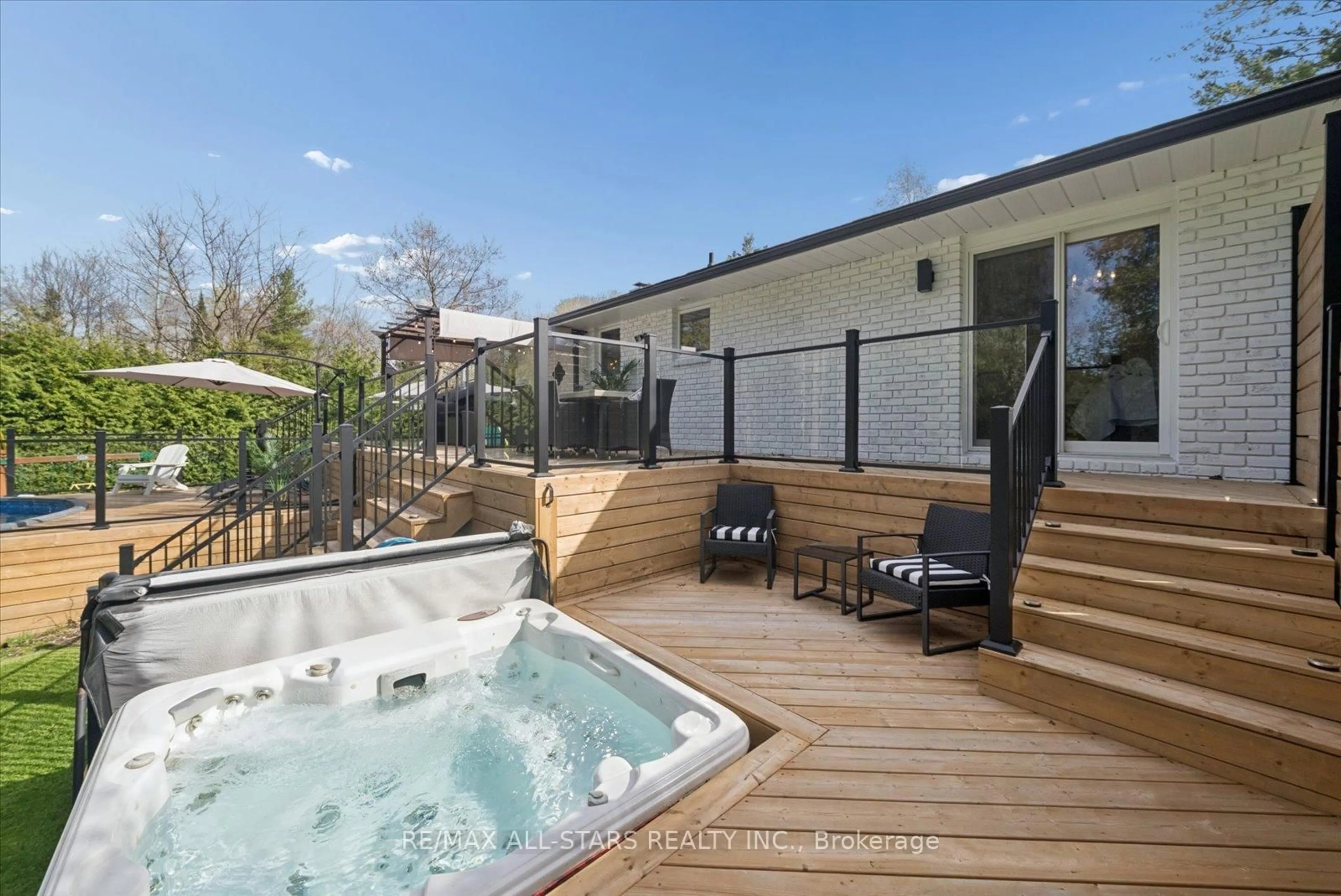 Patio, unknown for 127 Pinecrest Rd, Georgina Ontario L0E 1N0