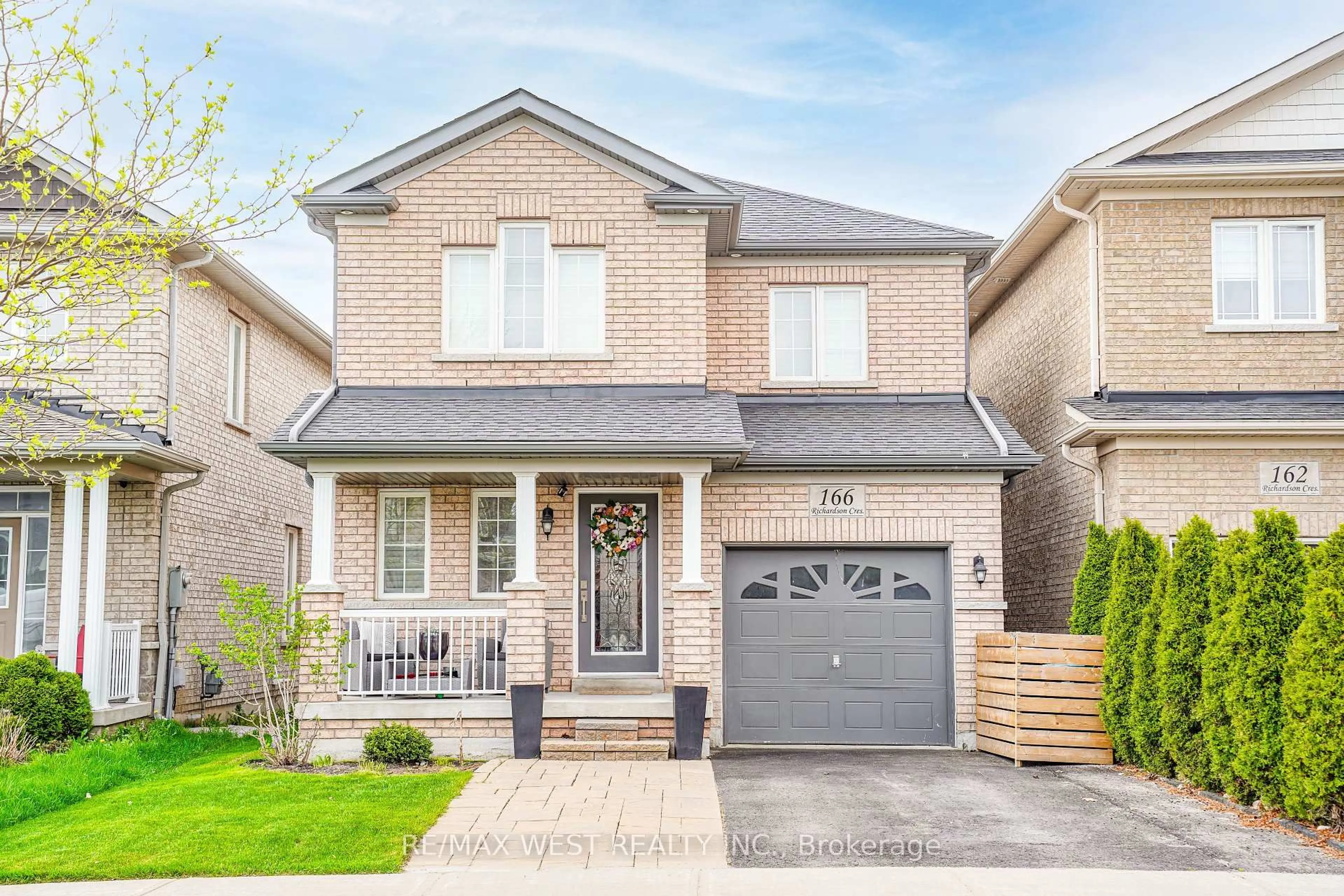 Home with brick exterior material, street for 166 Richardson Cres, Bradford West Gwillimbury Ontario L3Z 0N5