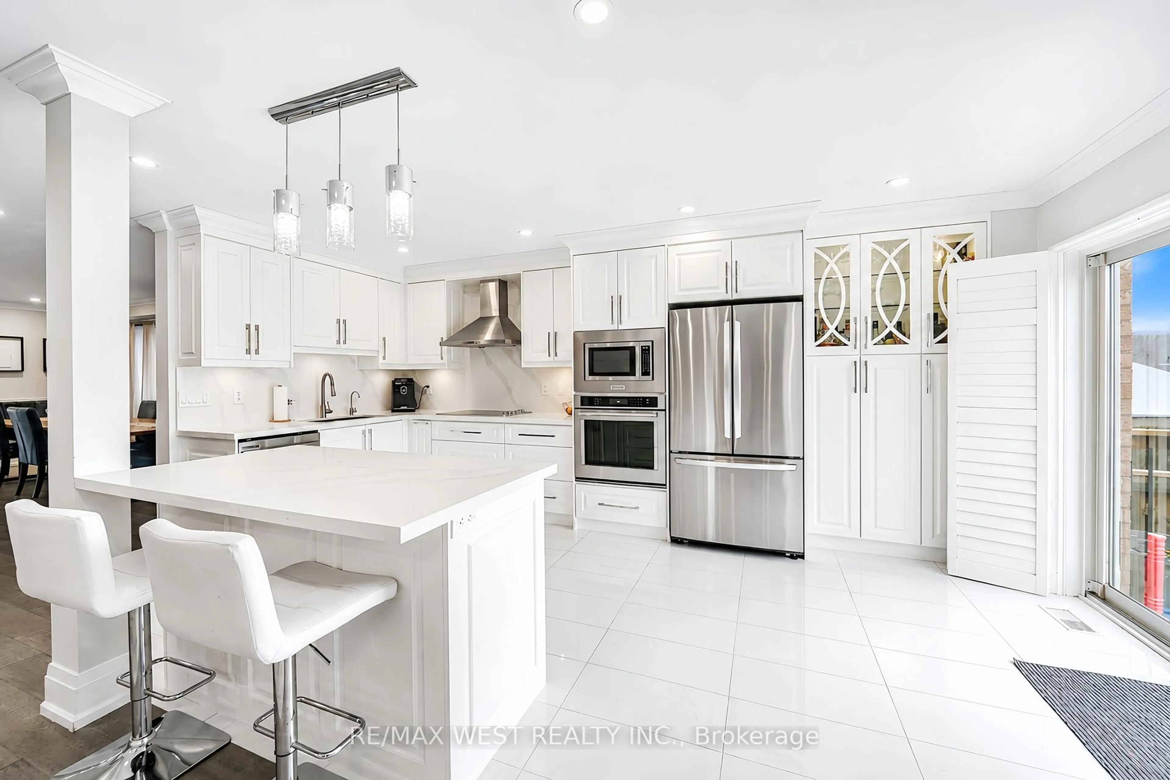 Contemporary kitchen, ceramic/tile floor for 166 Richardson Cres, Bradford West Gwillimbury Ontario L3Z 0N5