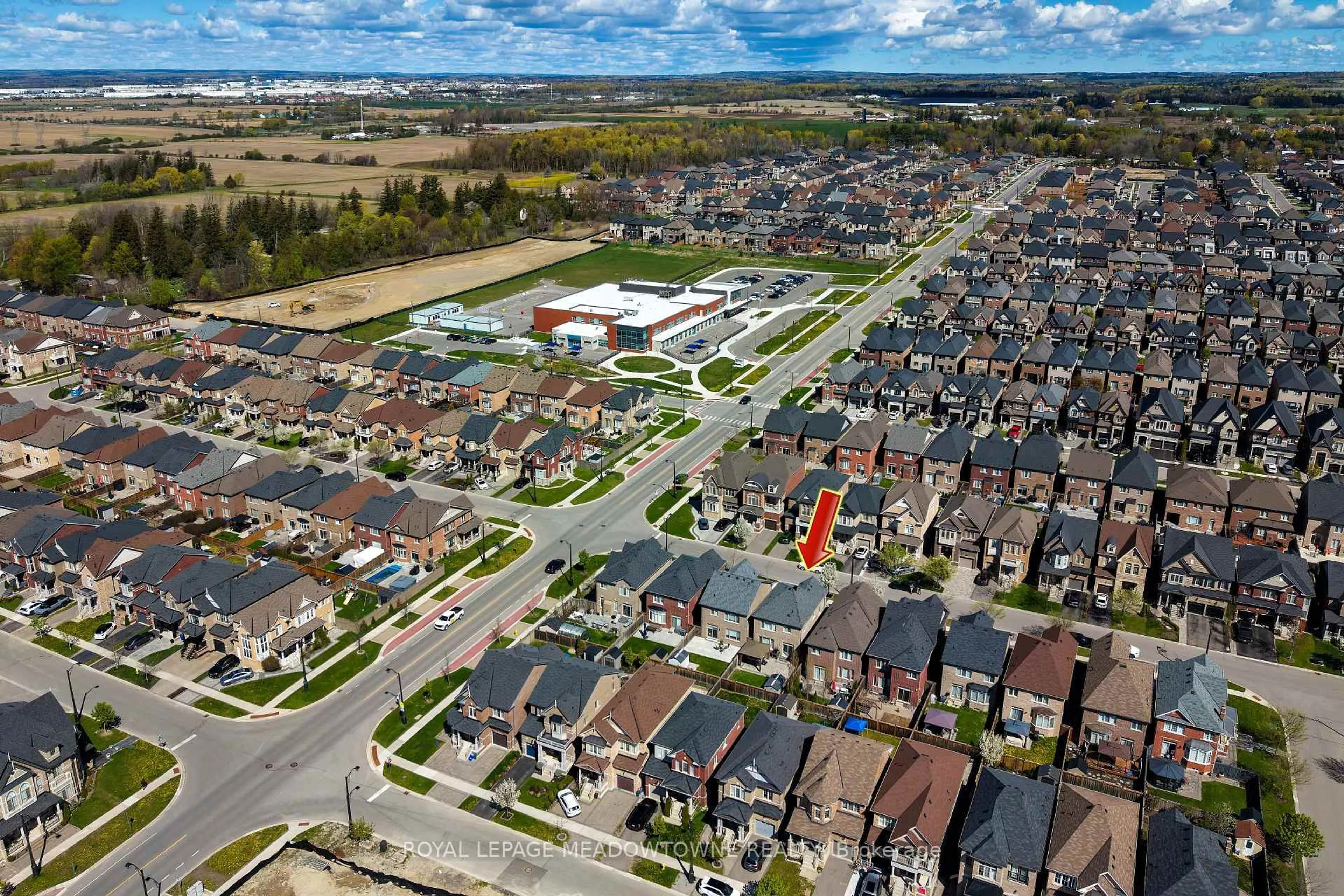 A pic from outside/outdoor area/front of a property/back of a property/a pic from drone, street for 11 Cranbrook Cres, Vaughan Ontario L4H 4H5