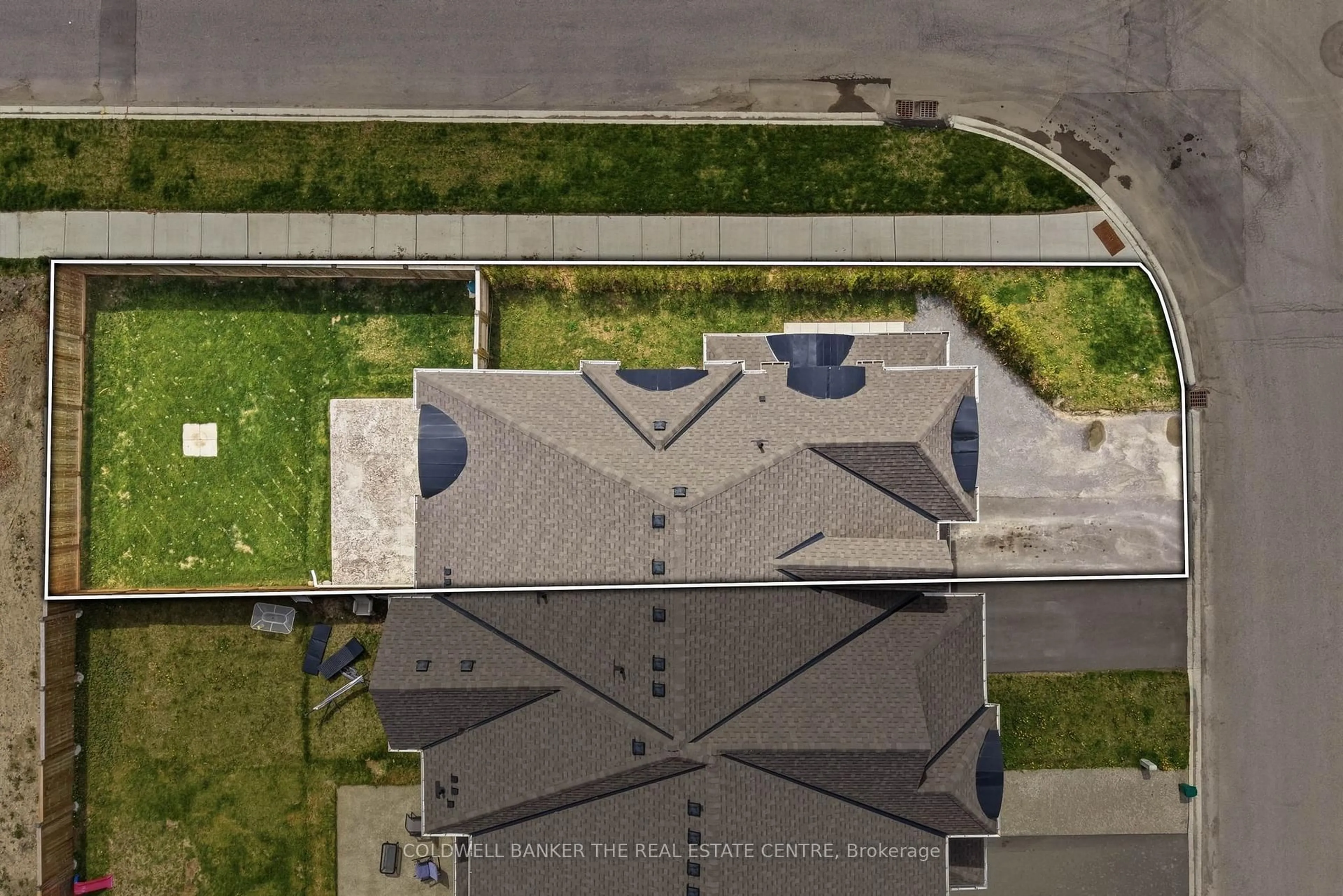 A pic from outside/outdoor area/front of a property/back of a property/a pic from drone, unknown for 35 Cliff Thompson Crt, Georgina Ontario L0E 1R0