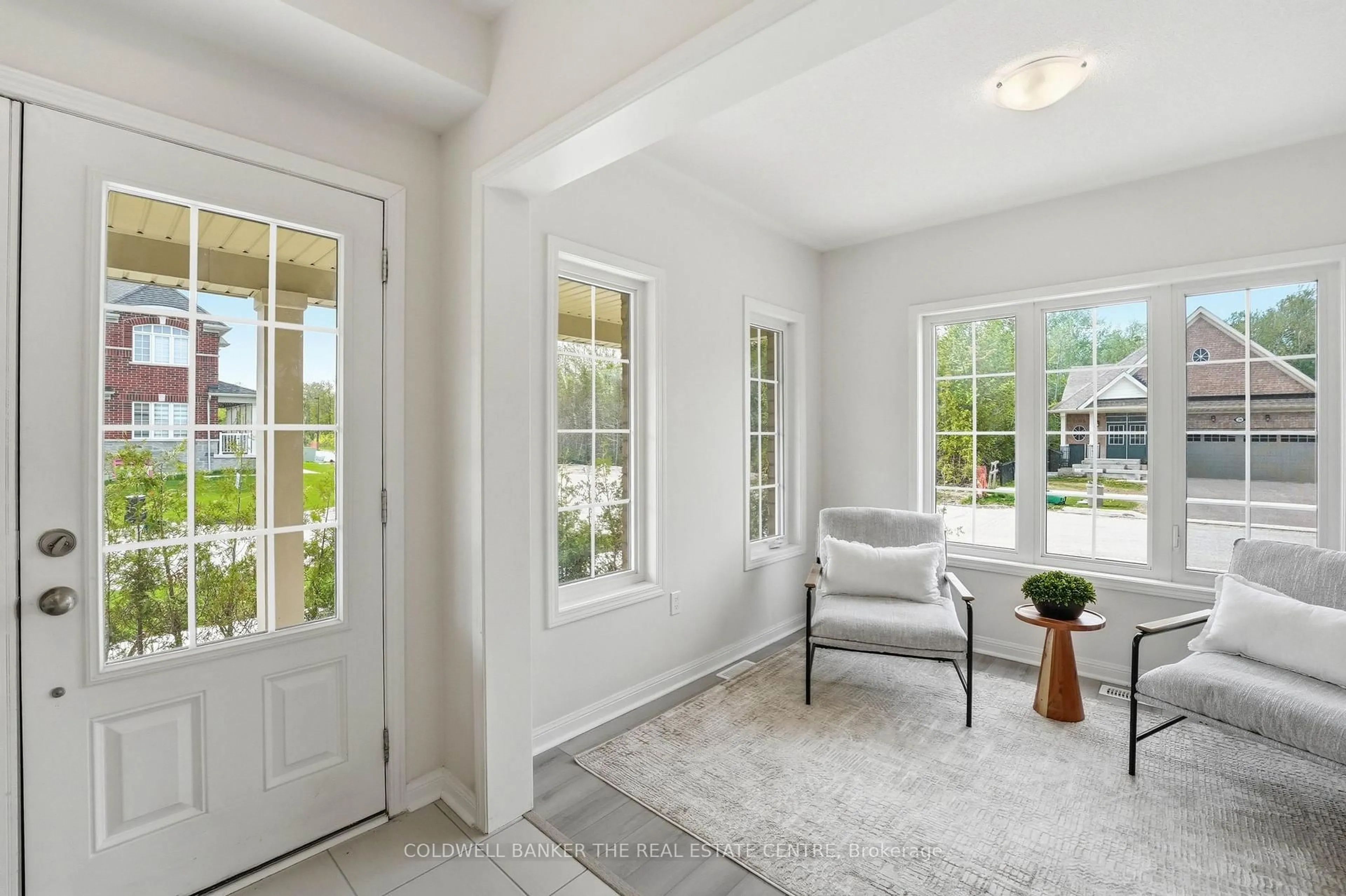Indoor entryway for 35 Cliff Thompson Crt, Georgina Ontario L0E 1R0