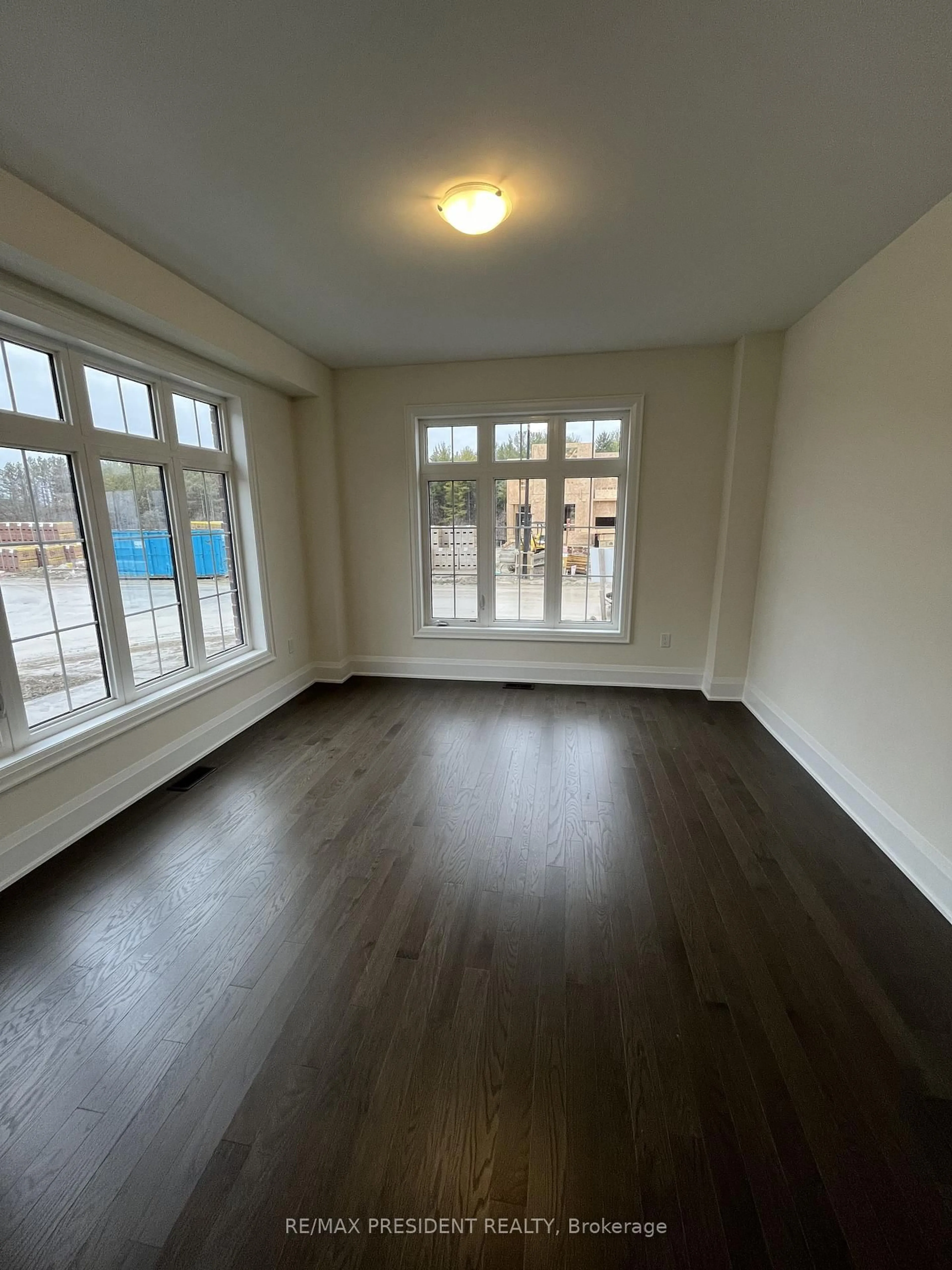 A pic of a room for 130 Wraggs Rd, Bradford West Gwillimbury Ontario L3Z 4N2
