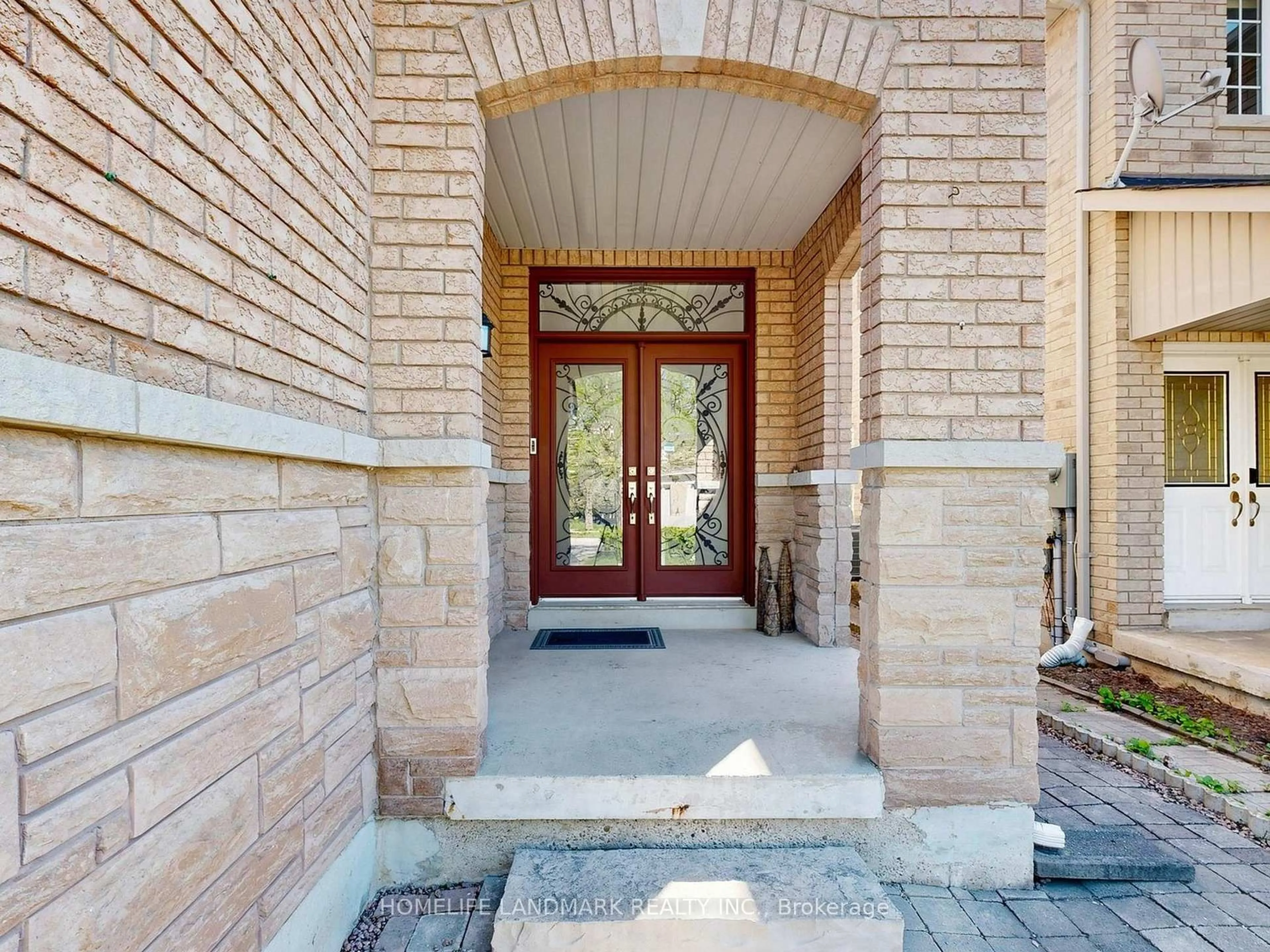 Indoor entryway for 11 Headwater Cres, Richmond Hill Ontario L4E 4G1