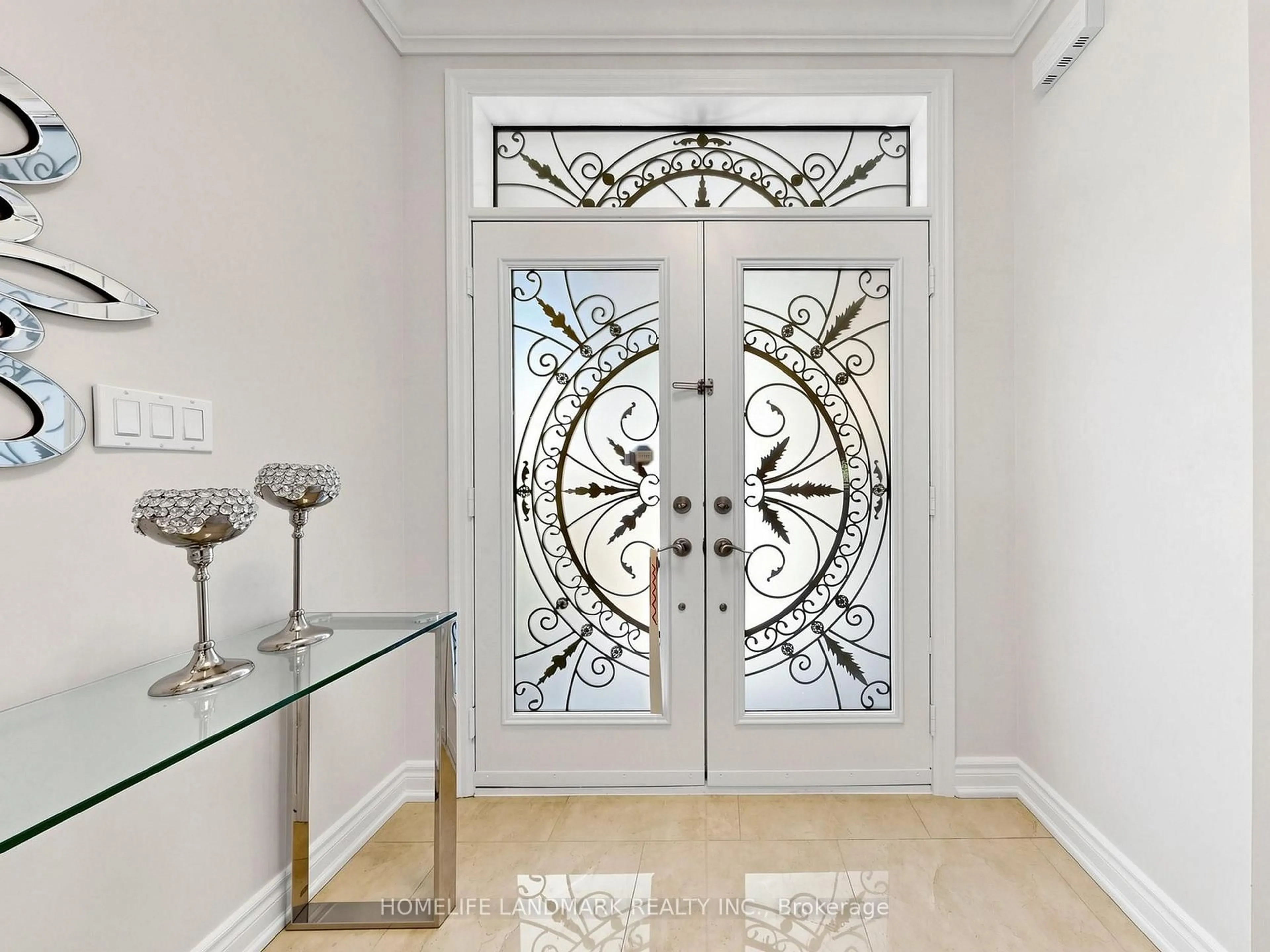 Indoor entryway for 11 Headwater Cres, Richmond Hill Ontario L4E 4G1