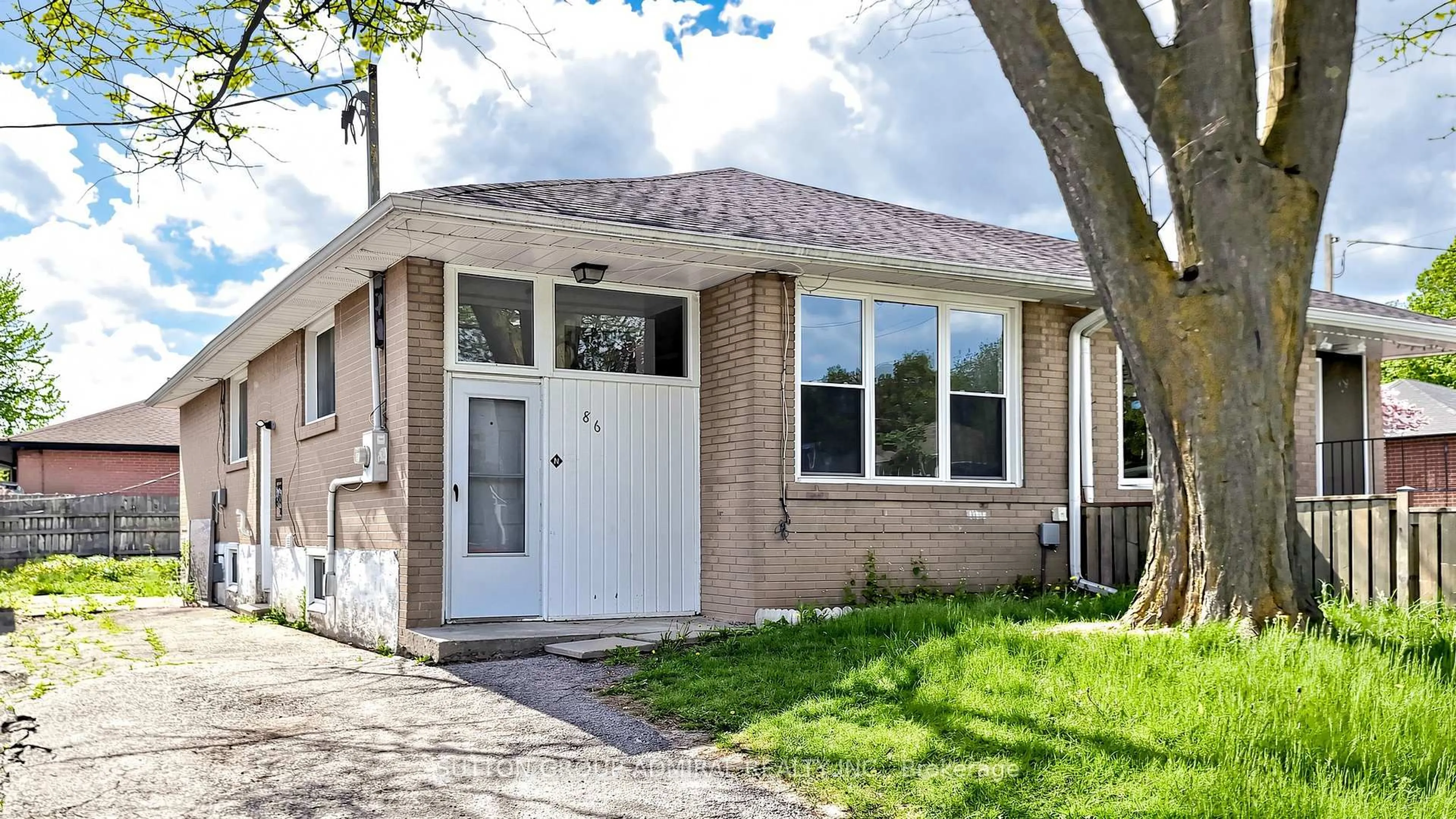 Home with brick exterior material, street for 86 Newbury Dr, Newmarket Ontario L3Y 4R3