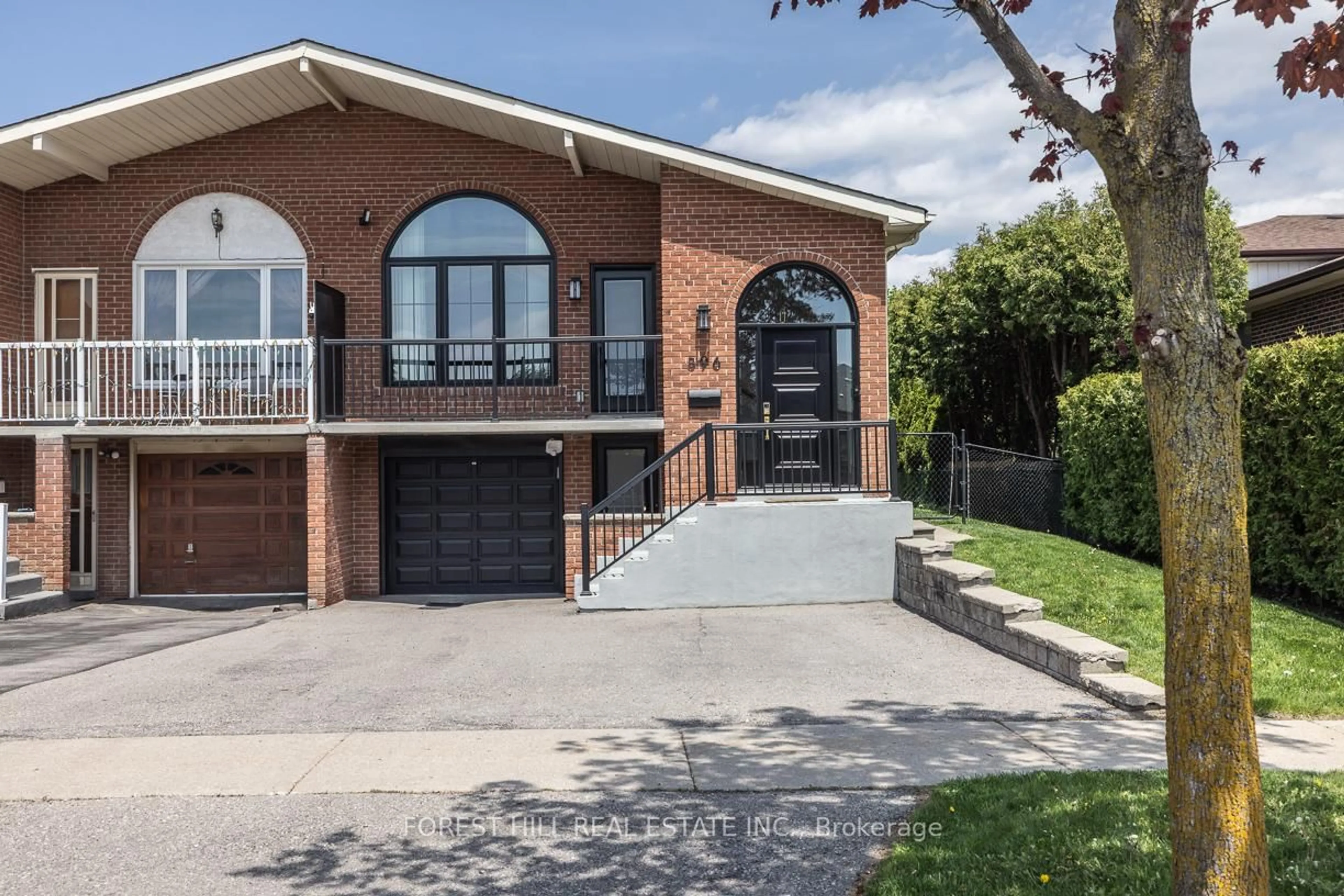 Home with brick exterior material, street for 596 Woodbridge Ave, Vaughan Ontario L4L 2T7