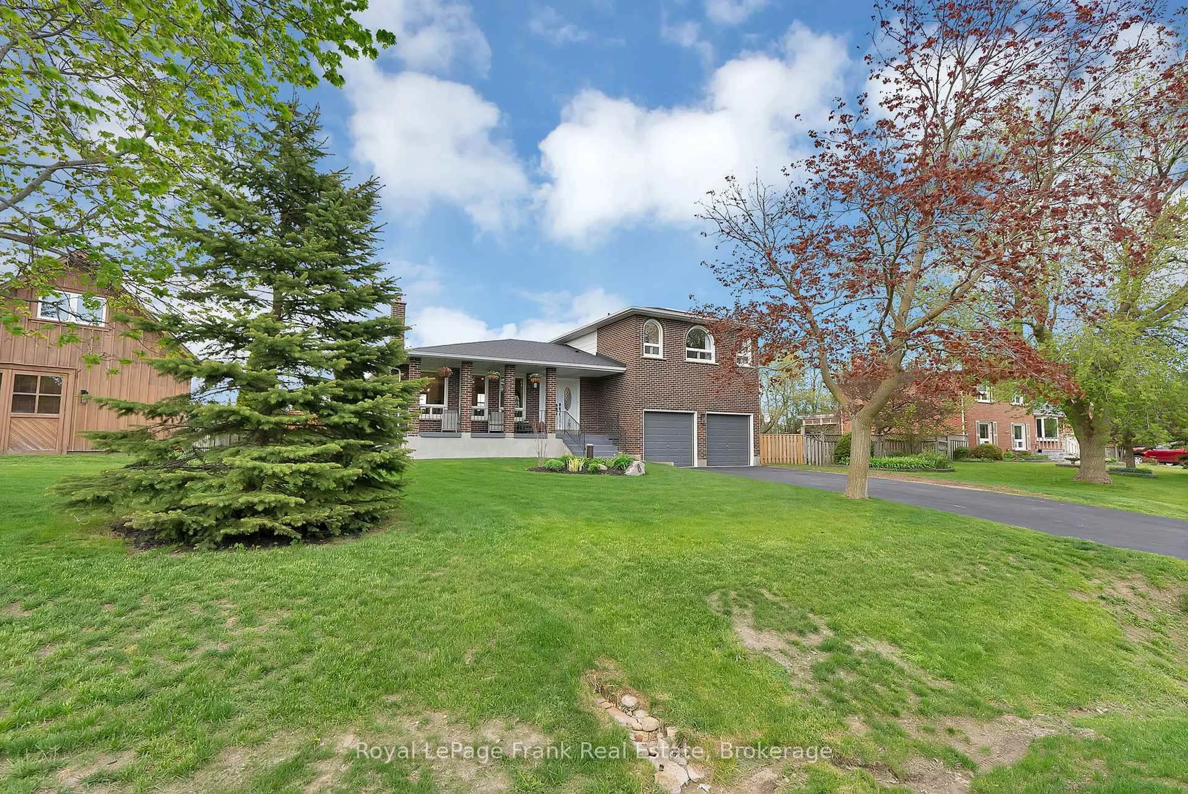 A pic from outside/outdoor area/front of a property/back of a property/a pic from drone, street for 8 Gamron Ave, Uxbridge Ontario L9P 1R4