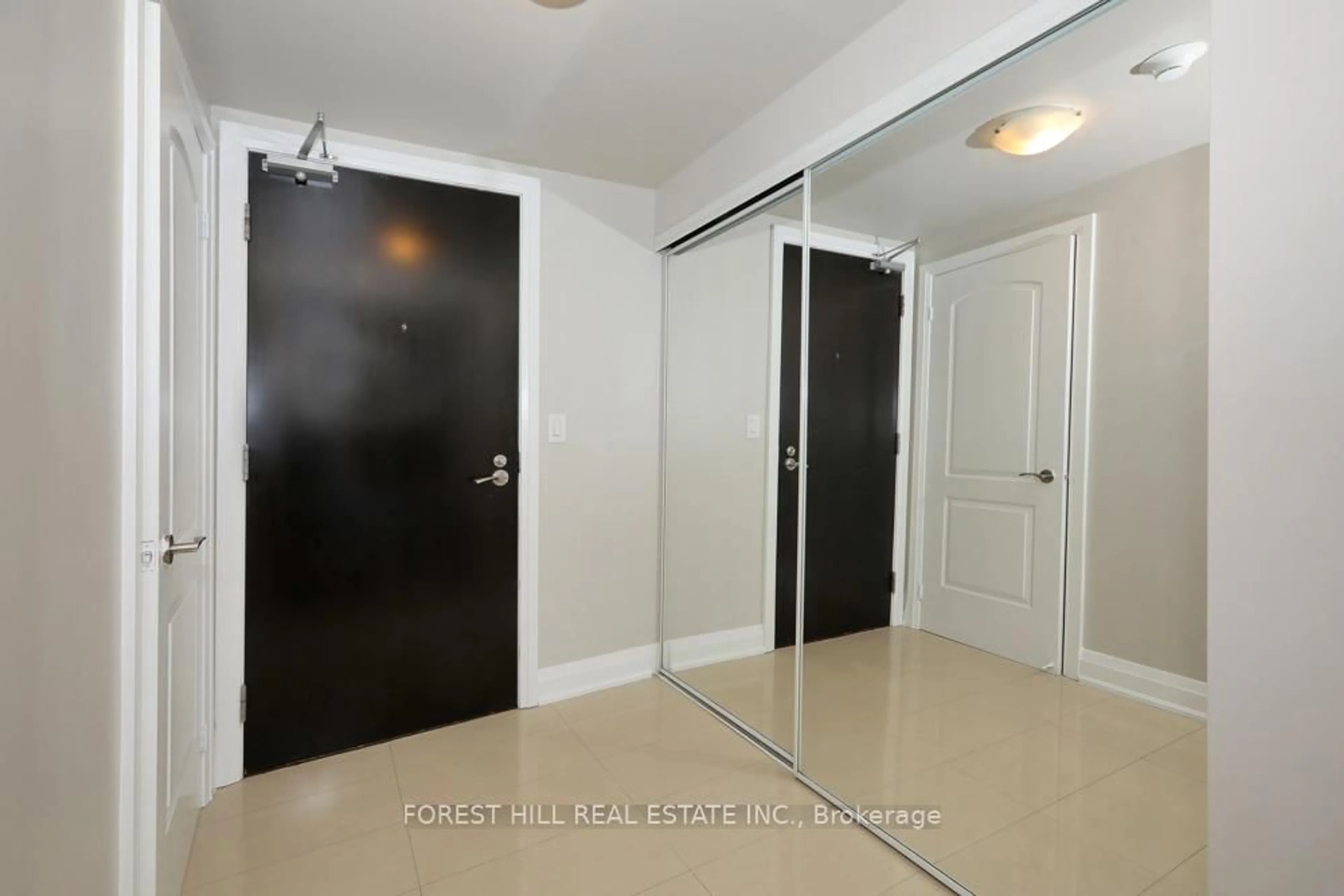 Indoor entryway for 30 North Park Rd #218, Vaughan Ontario L4J 0G6