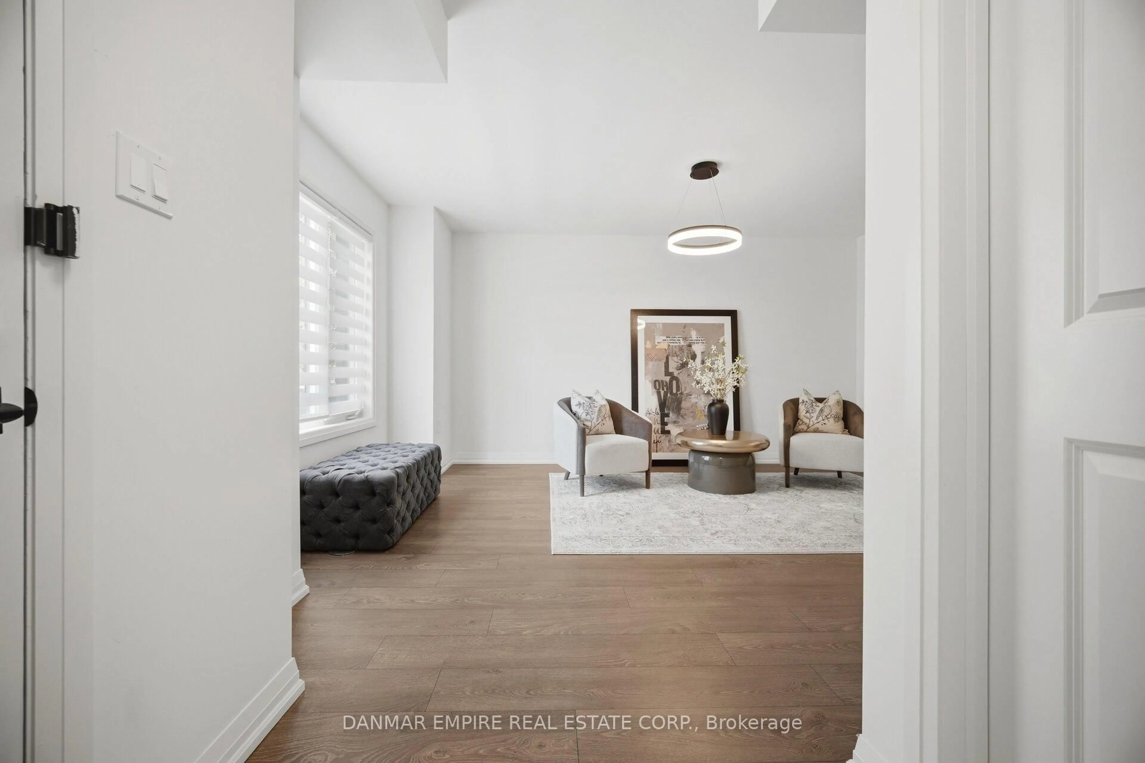 Indoor entryway for 6 Canner Crt, Vaughan Ontario L6A 5B4