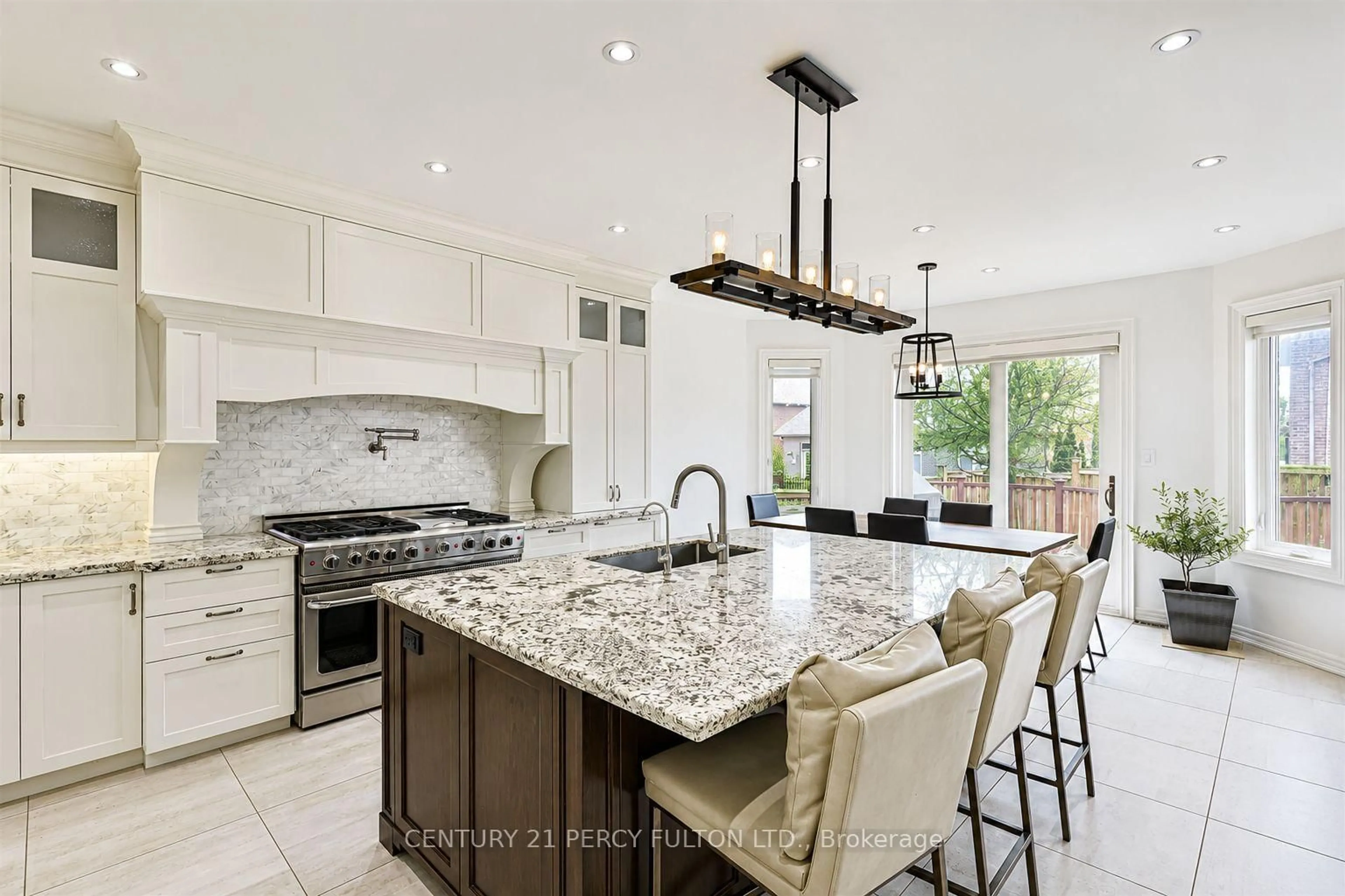 Open concept kitchen, ceramic/tile floor for 159 Jefferson Forest Dr, Richmond Hill Ontario L4E 4K6