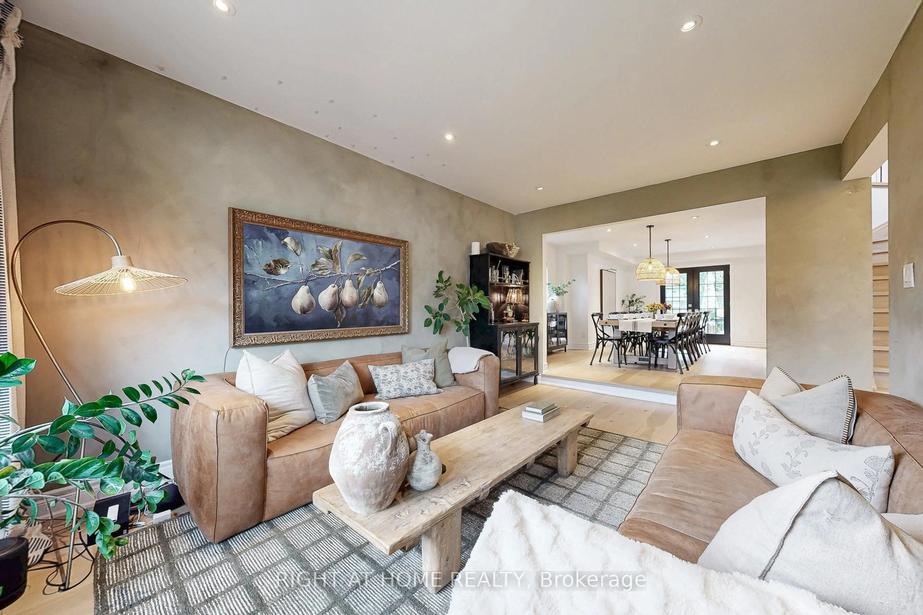 Living room with furniture, unknown for 24 Cummings Crt, Markham Ontario L3T 6S3
