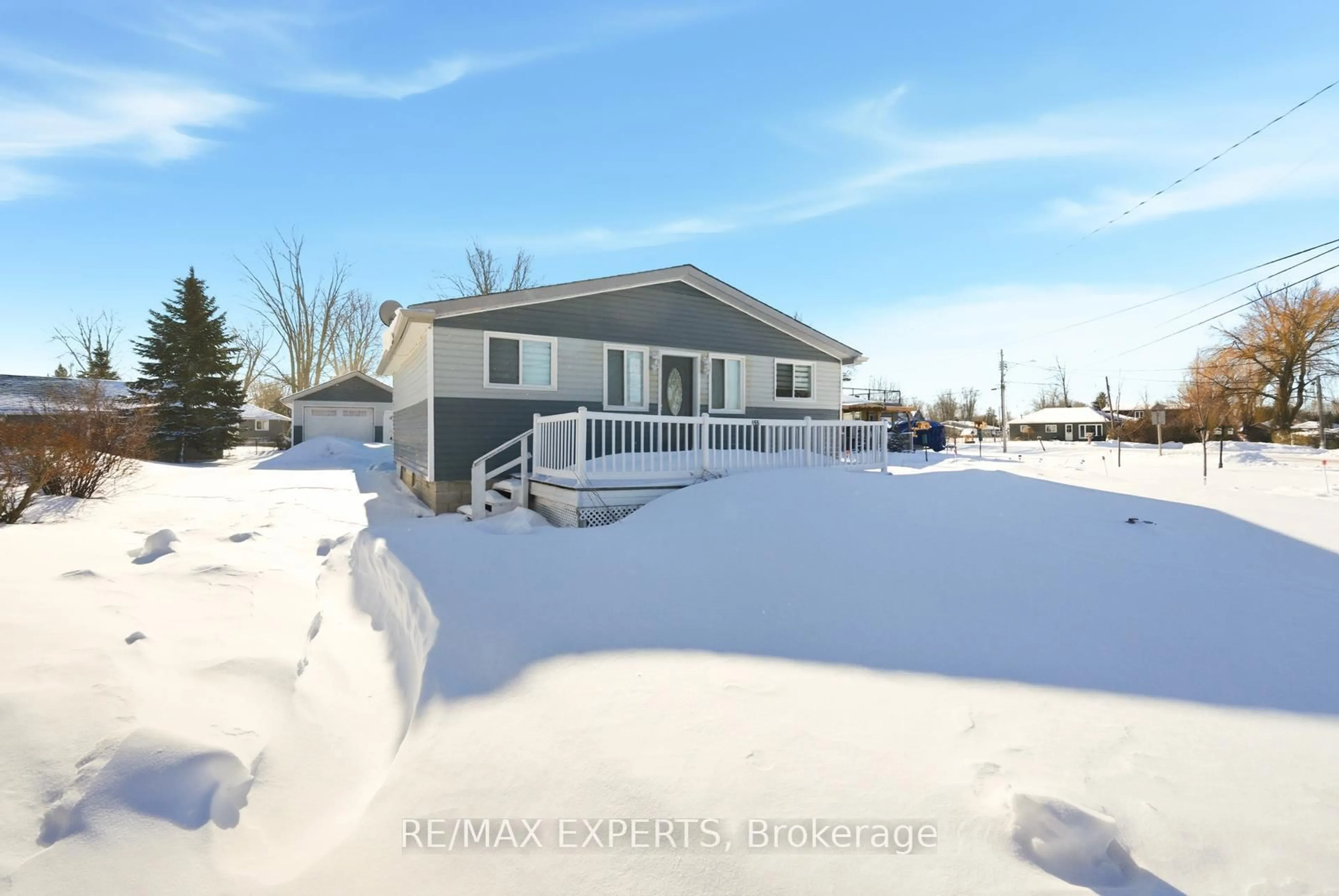 A pic from outside/outdoor area/front of a property/back of a property/a pic from drone, unknown for 155 Woodfield Dr, Georgina Ontario L0E 1N0
