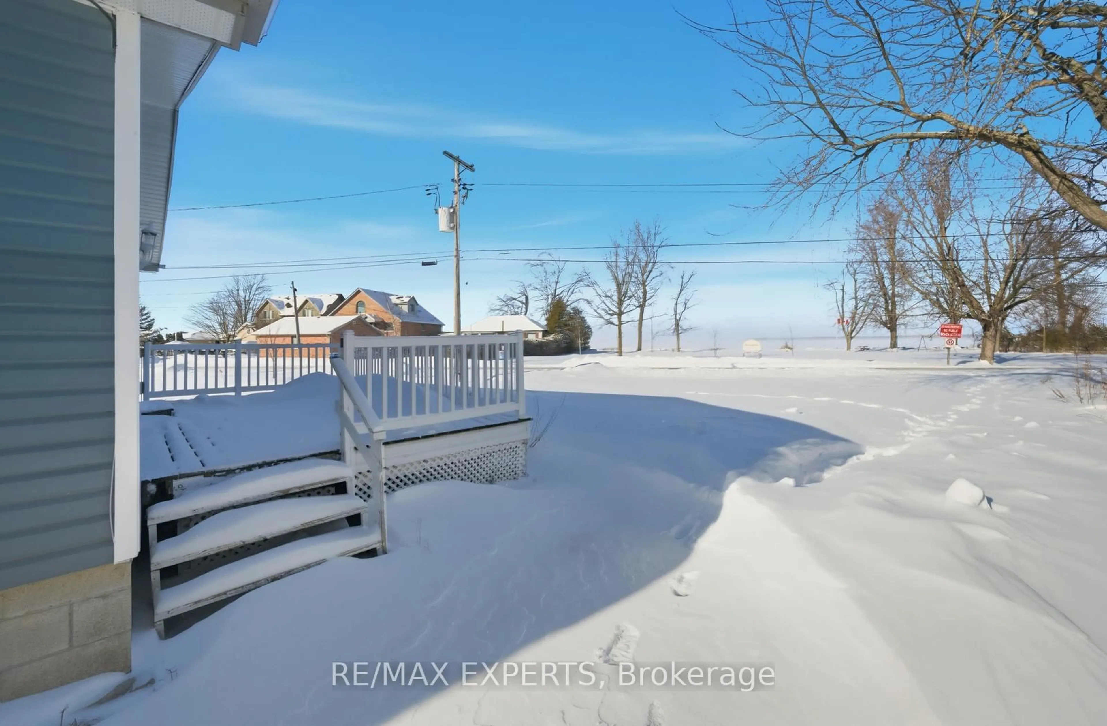 Patio, street for 155 Woodfield Dr, Georgina Ontario L0E 1N0