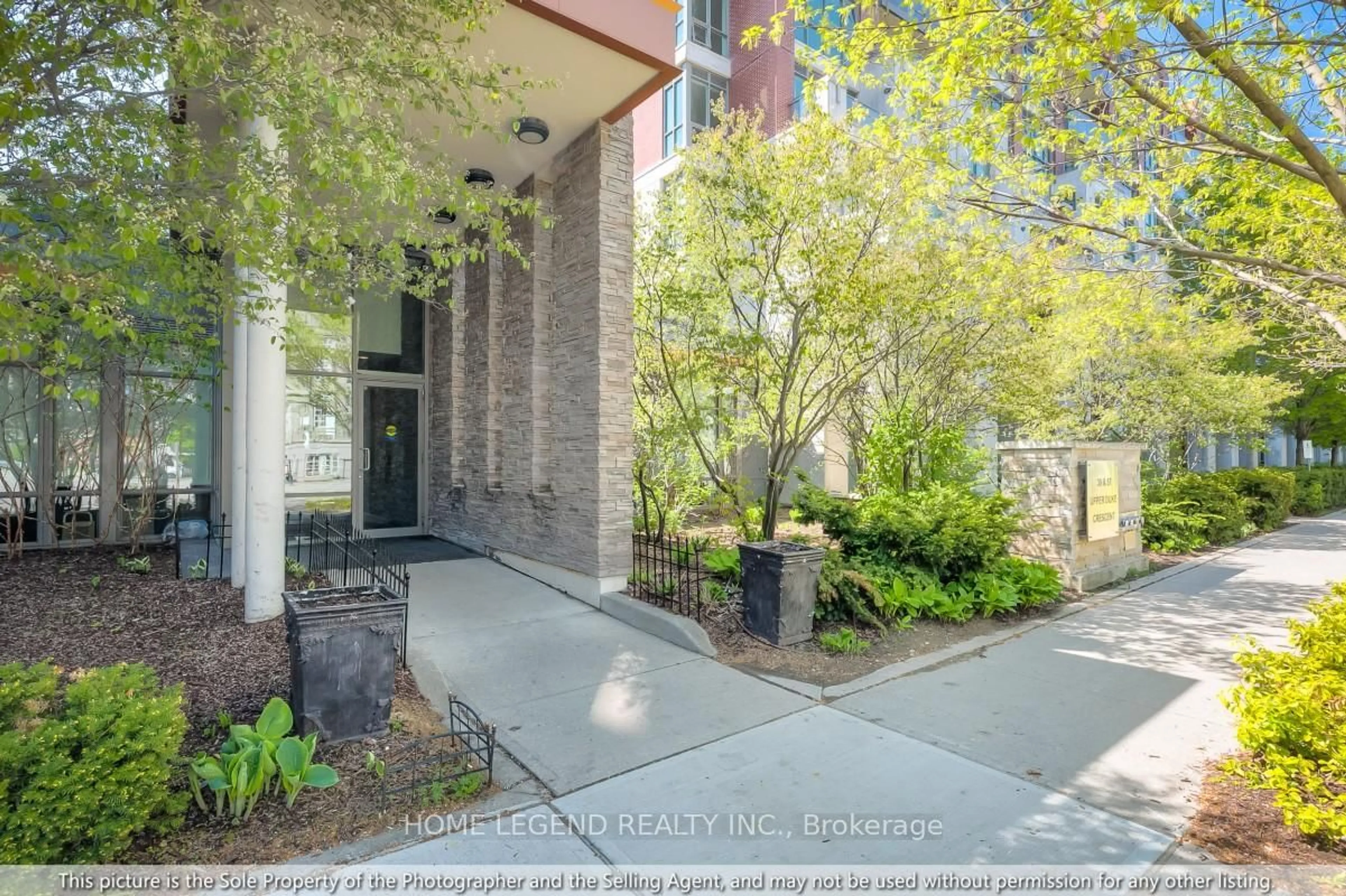 Unknown for 39 Upper Duke Cres #215, Markham Ontario L6G 0B8
