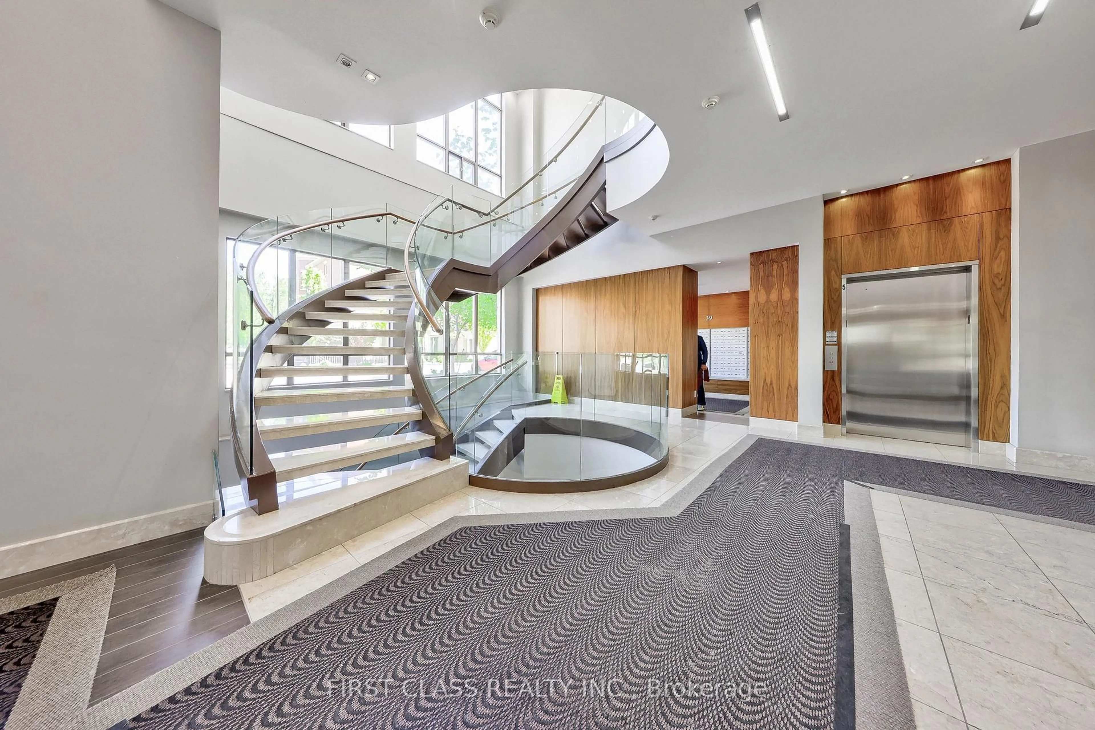 Indoor foyer for 37 Galleria Pkwy #916, Markham Ontario L3T 0A5