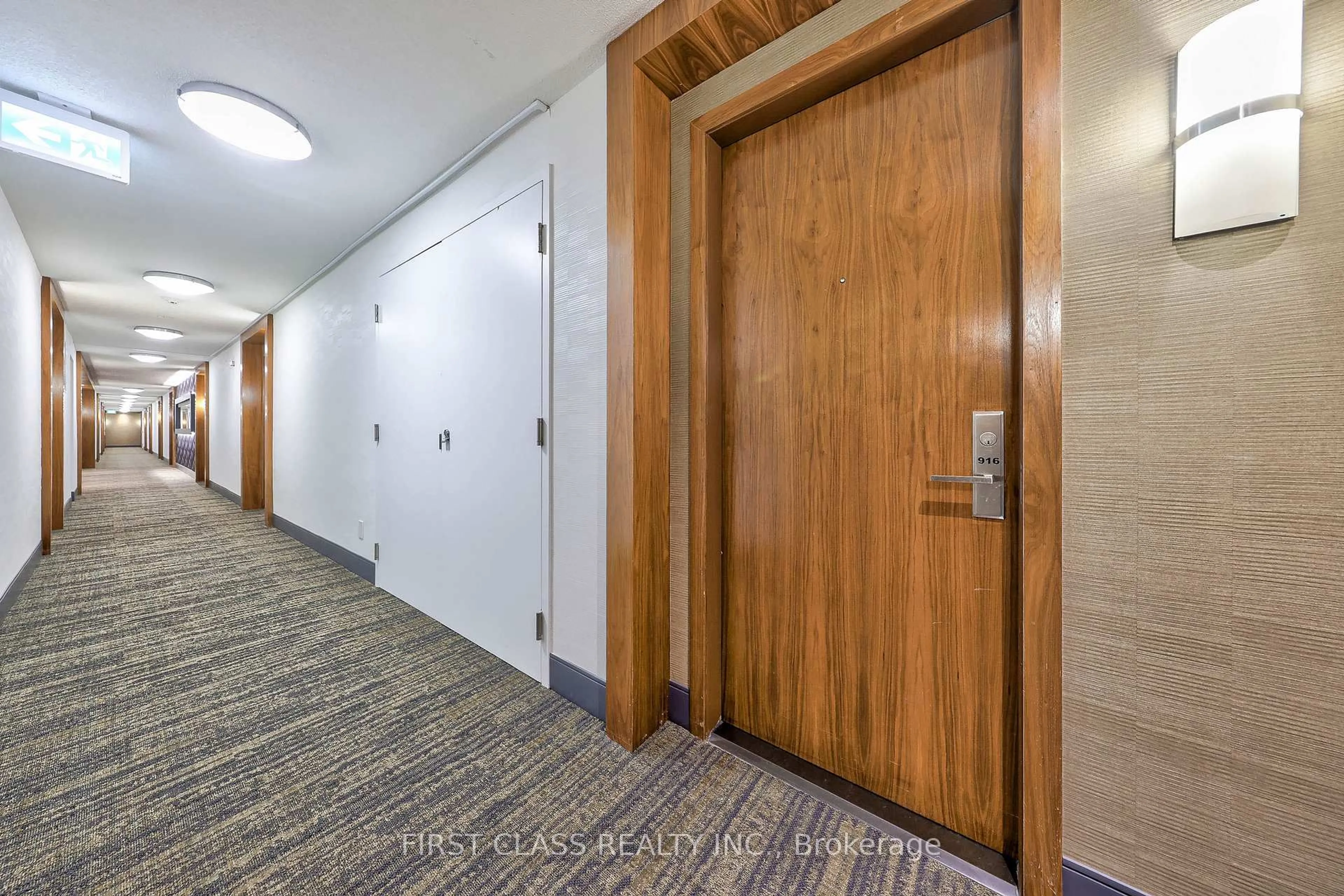 Indoor foyer for 37 Galleria Pkwy #916, Markham Ontario L3T 0A5