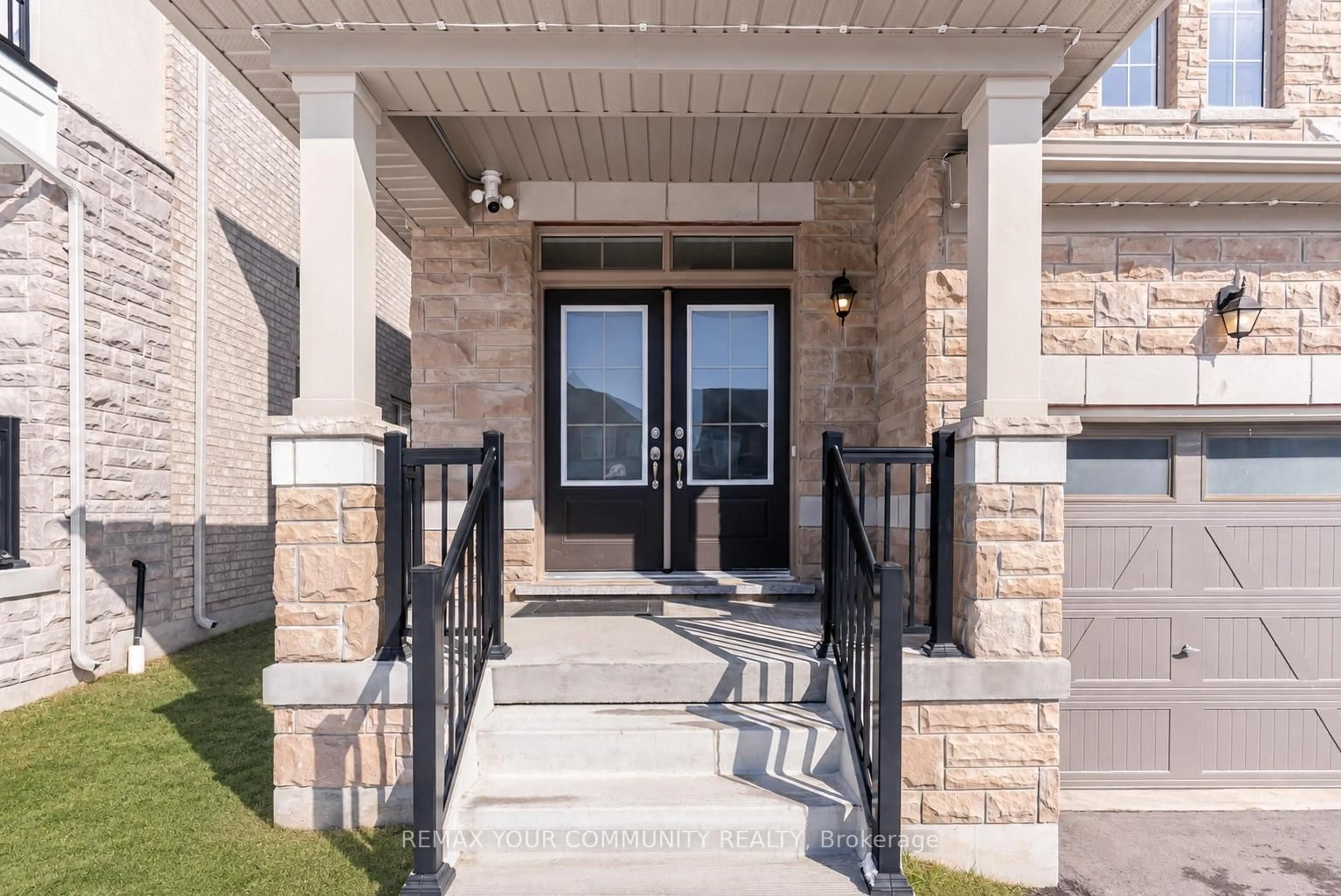 Indoor entryway for 1330 Stevens Rd, Innisfil Ontario L9S 0P4