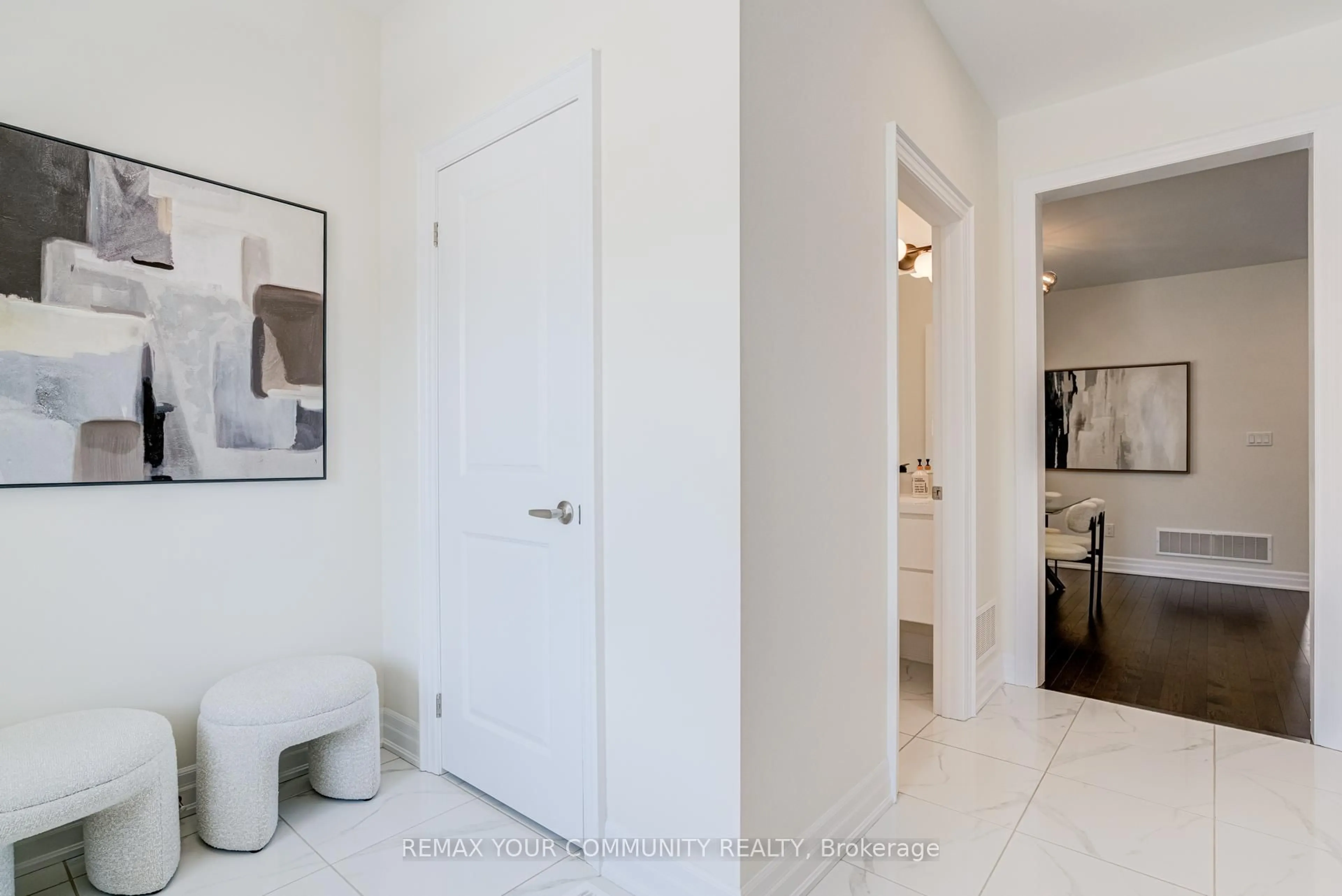 Indoor entryway for 1330 Stevens Rd, Innisfil Ontario L9S 0P4
