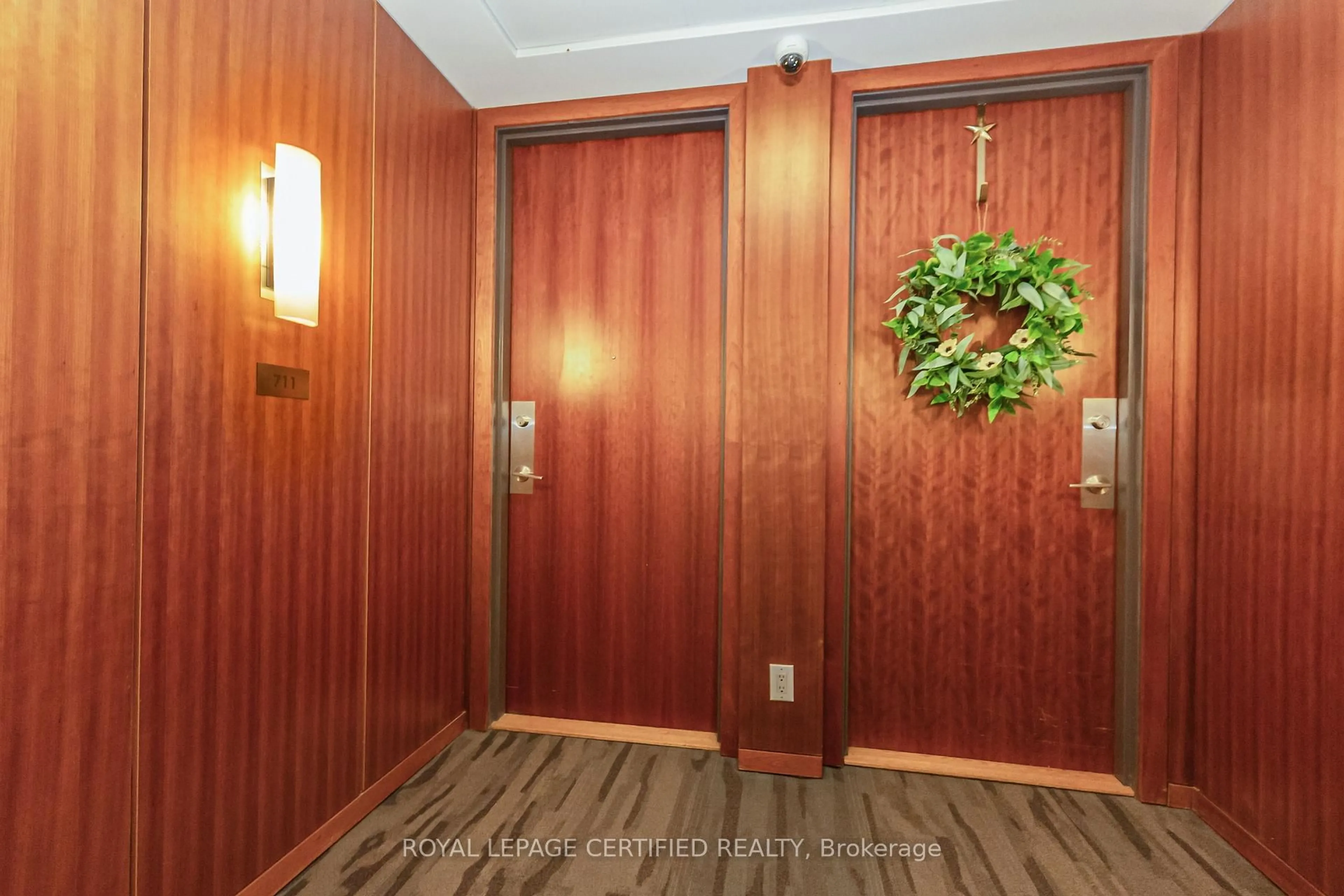 Indoor foyer for 4700 Highway 7 #711, Vaughan Ontario L4L 0B4