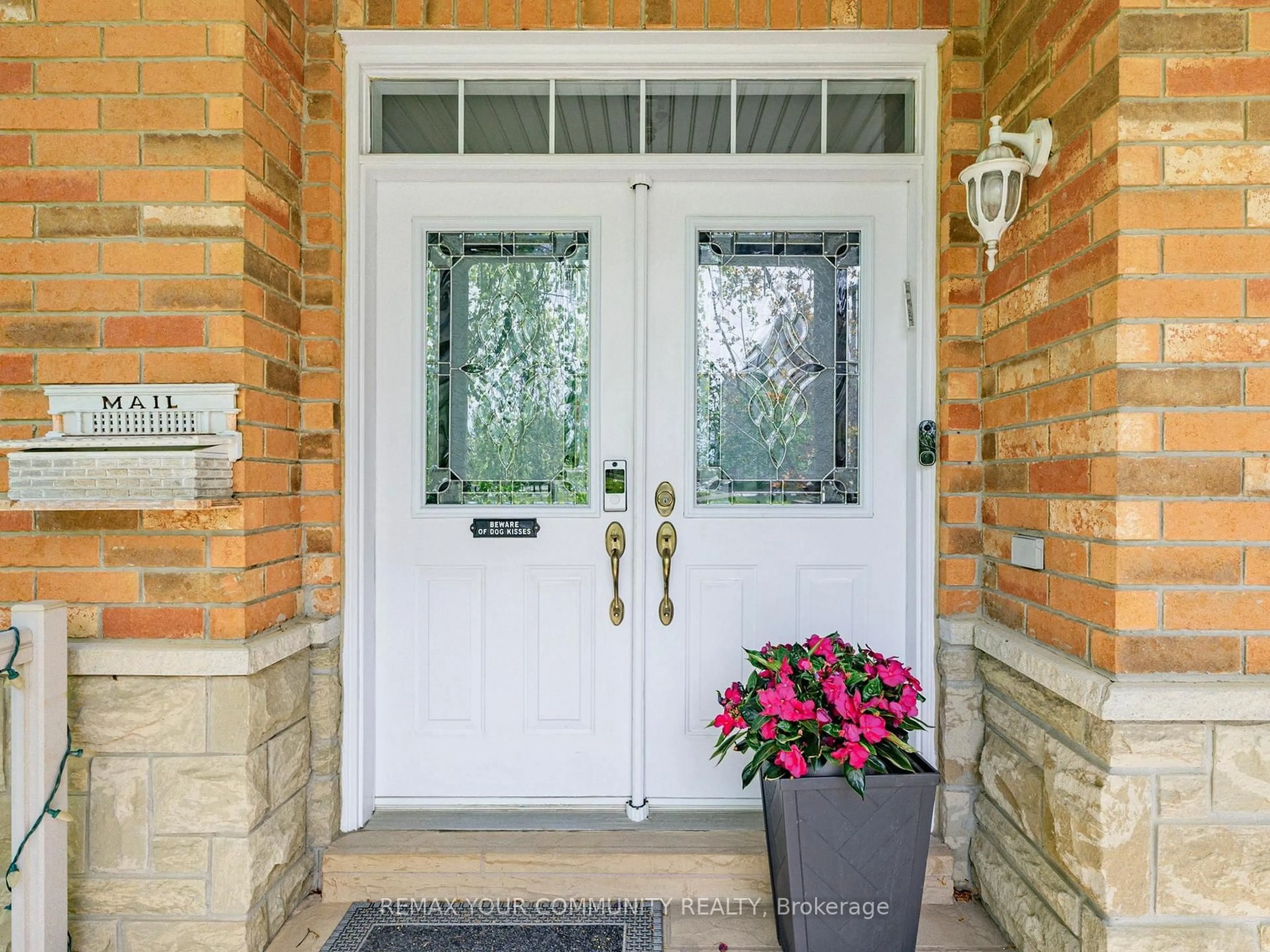 Indoor entryway for 507 Autumn Hill Blvd, Vaughan Ontario L4J 9B7