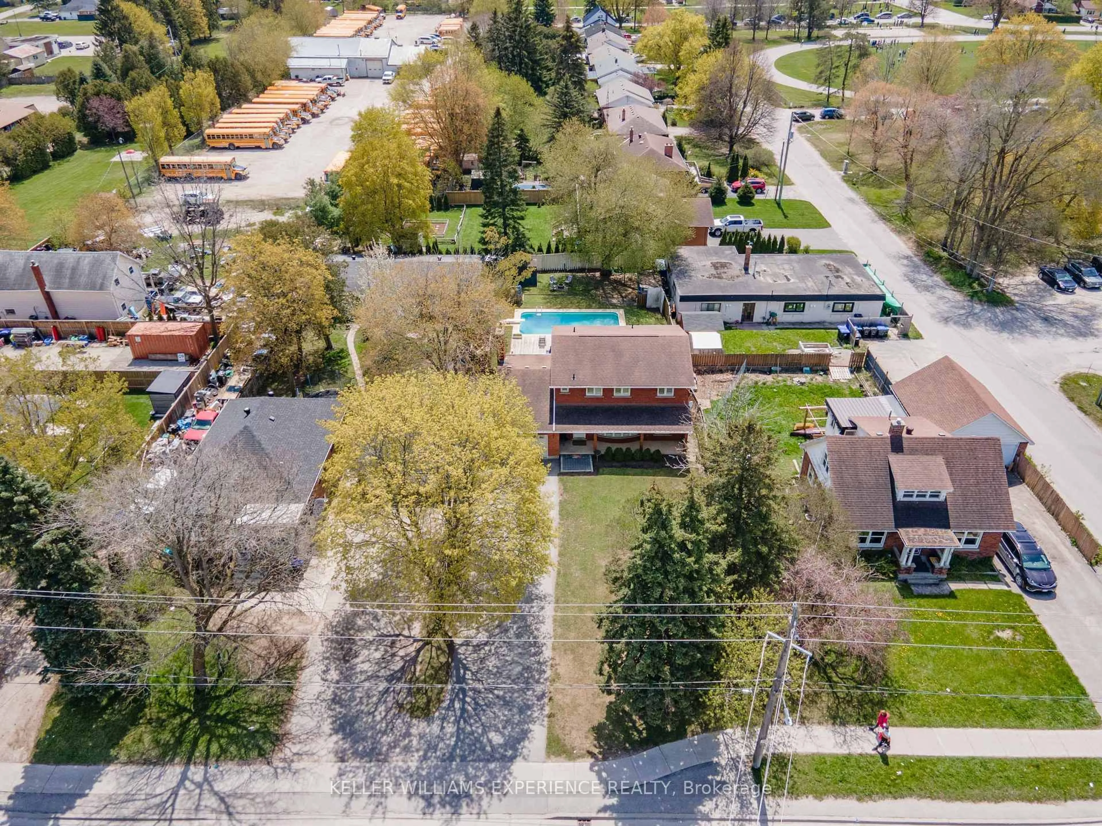 A pic from outside/outdoor area/front of a property/back of a property/a pic from drone, street for 281 Victoria St, New Tecumseth Ontario L9R 1K4