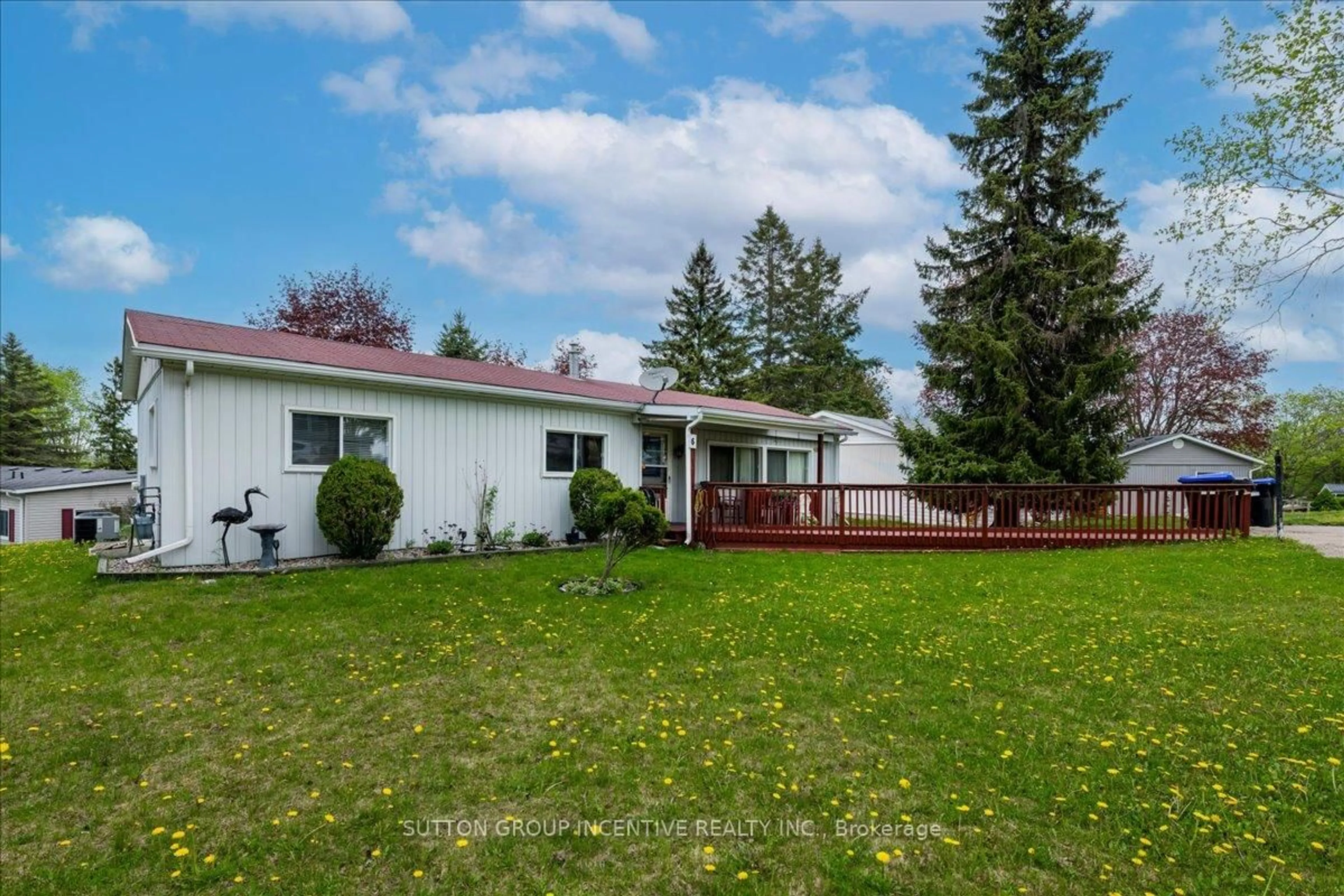 A pic from outside/outdoor area/front of a property/back of a property/a pic from drone, unknown for 6 Pine Hill Crt, Innisfil Ontario L9S 1R5