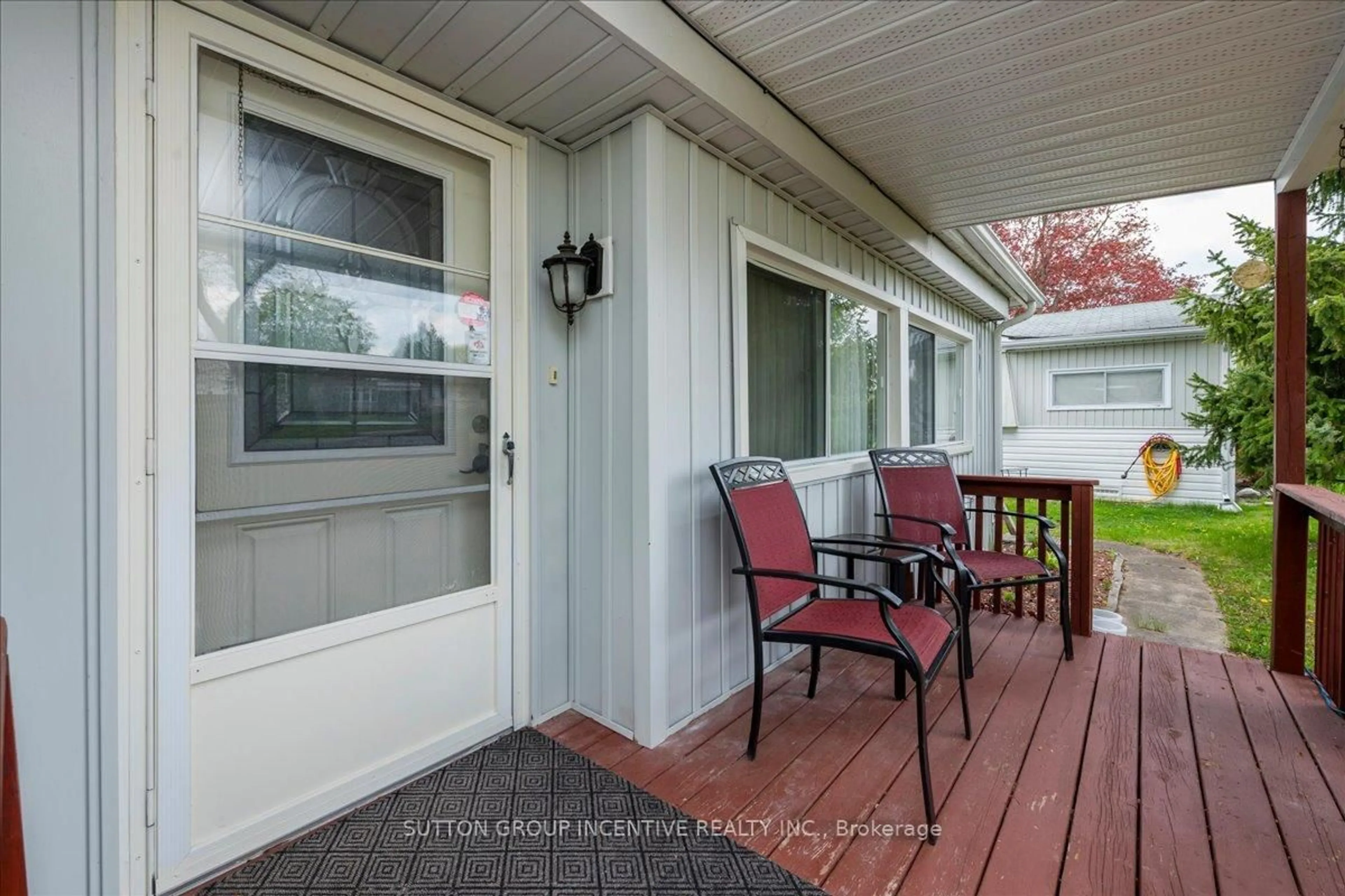 Patio, street for 6 Pine Hill Crt, Innisfil Ontario L9S 1R5