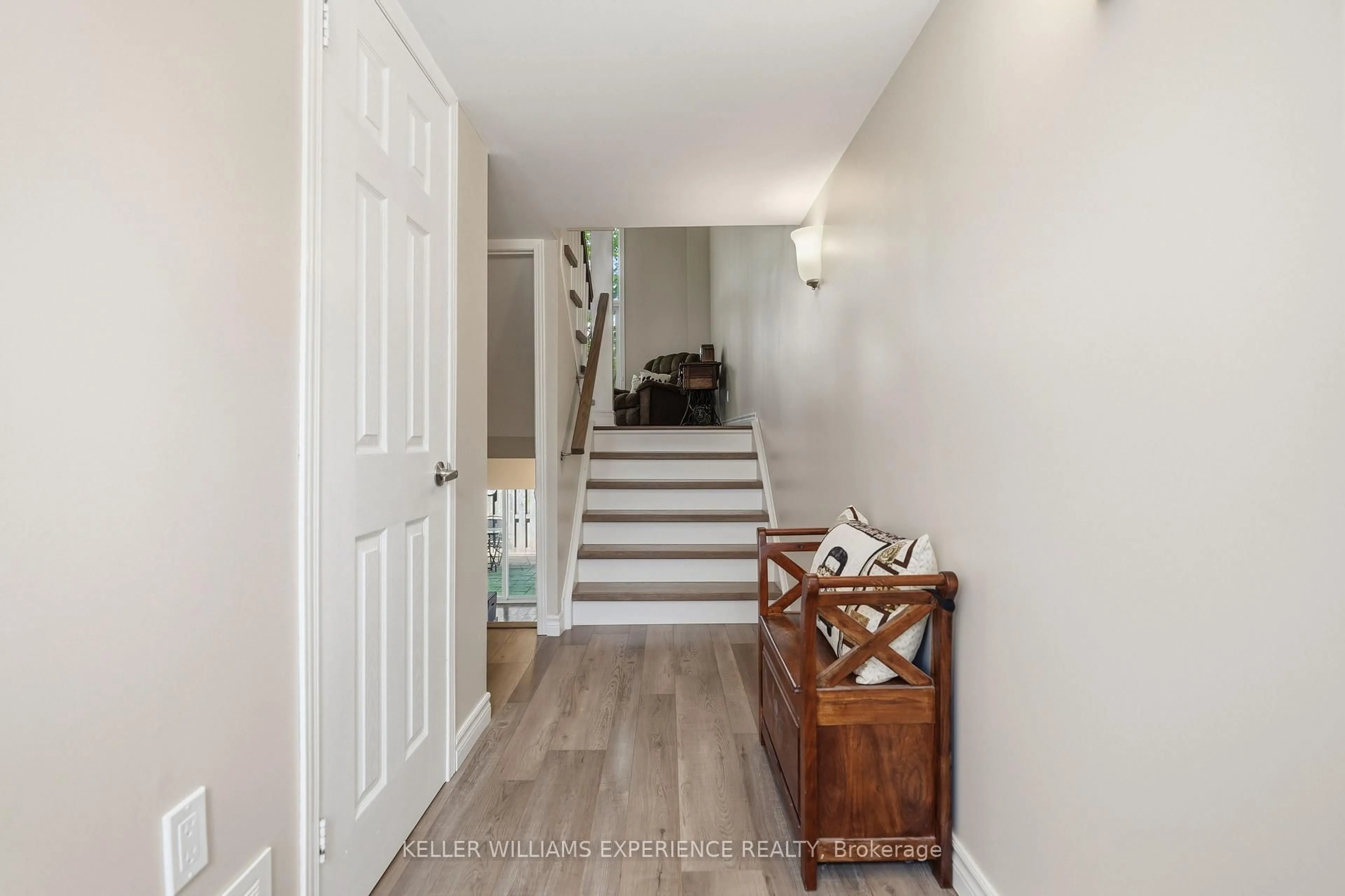 Indoor entryway for 246 Tupper Blvd #8, New Tecumseth Ontario L9R 1A9