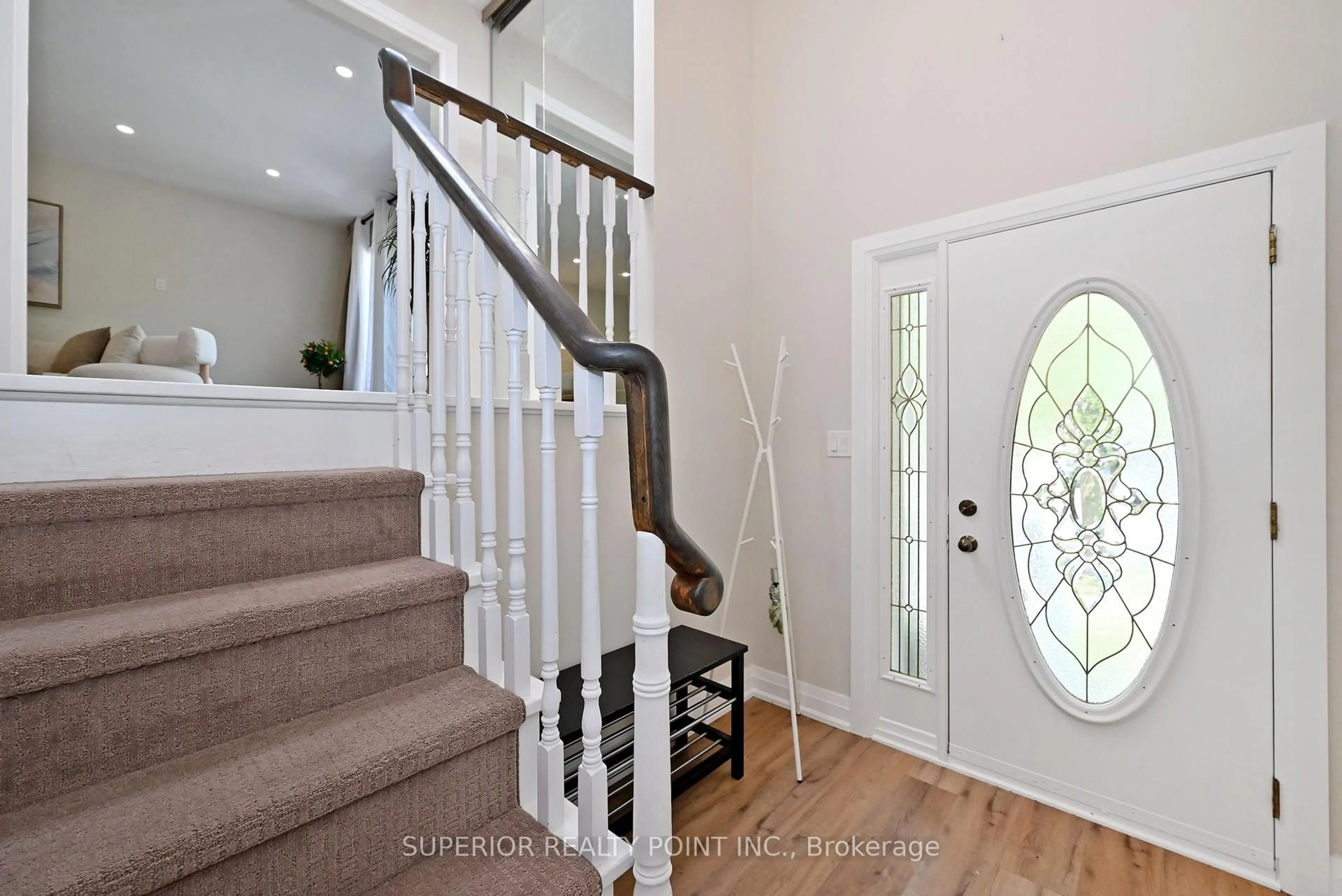 Indoor entryway for 150 Mathewson St, Vaughan Ontario L6A 1B9