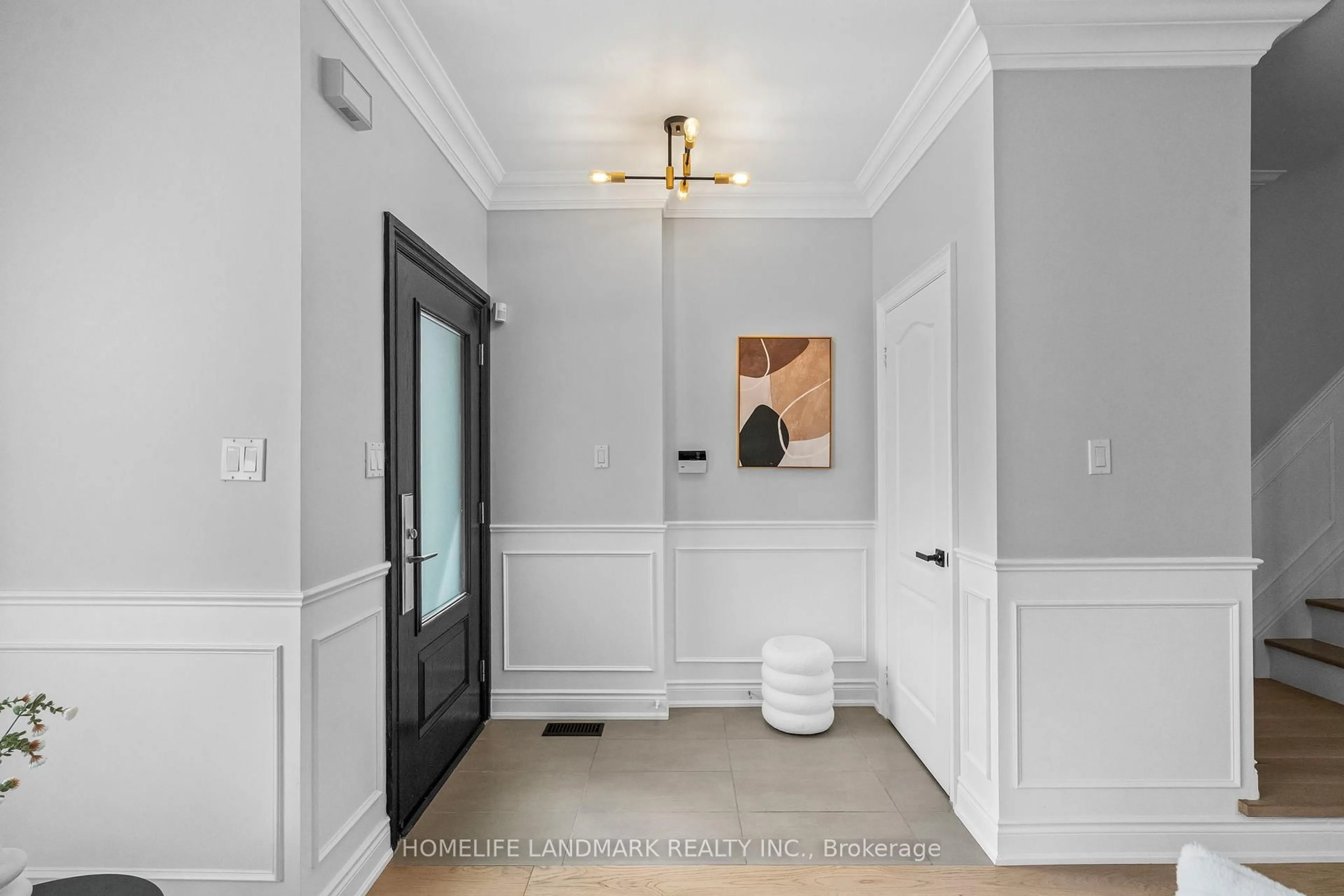 Indoor entryway for 57 Skywood Dr, Richmond Hill Ontario L4E 4L1