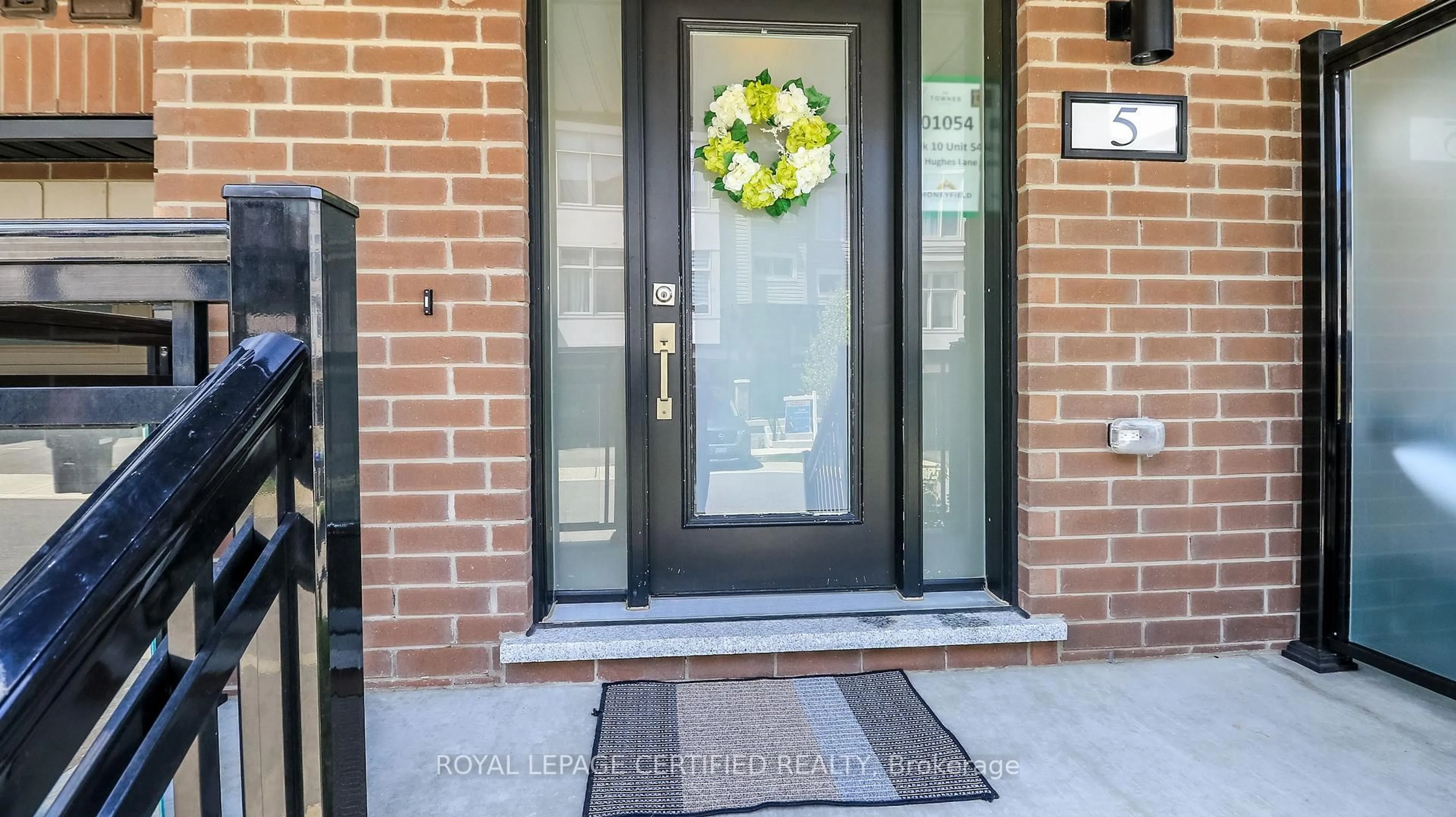 Indoor entryway for 5 Hughes Lane #54, New Tecumseth Ontario L0G 1W0