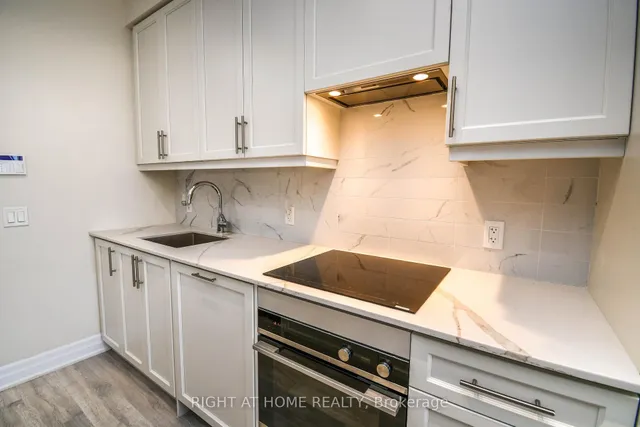 9085 Jane St #811, Vaughan 4