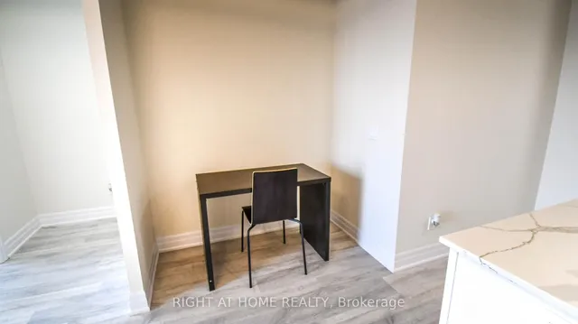 9085 Jane St #811, Vaughan 5