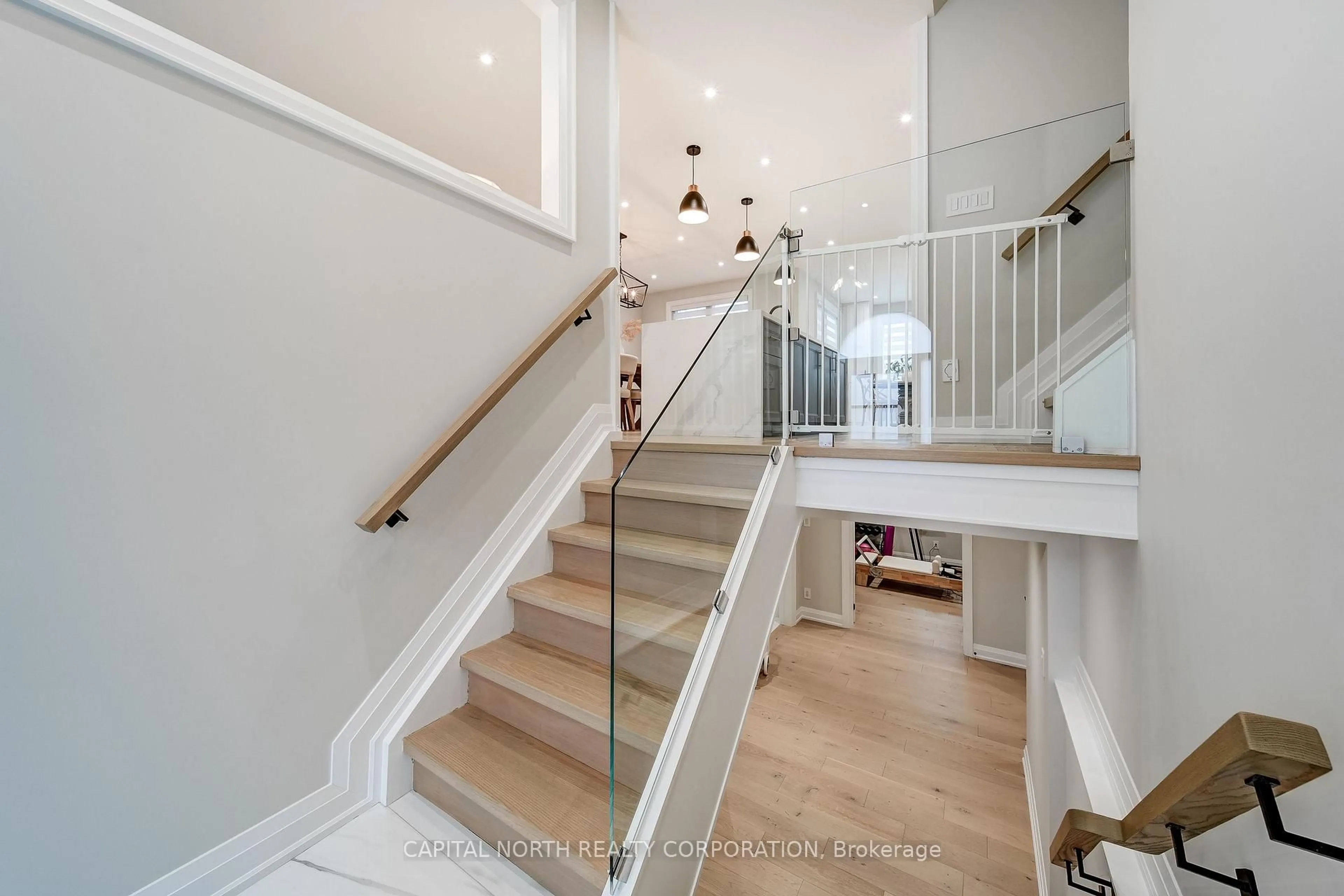 Stairs for 52 Wood Cres, Bradford West Gwillimbury Ontario L3Z 2G2
