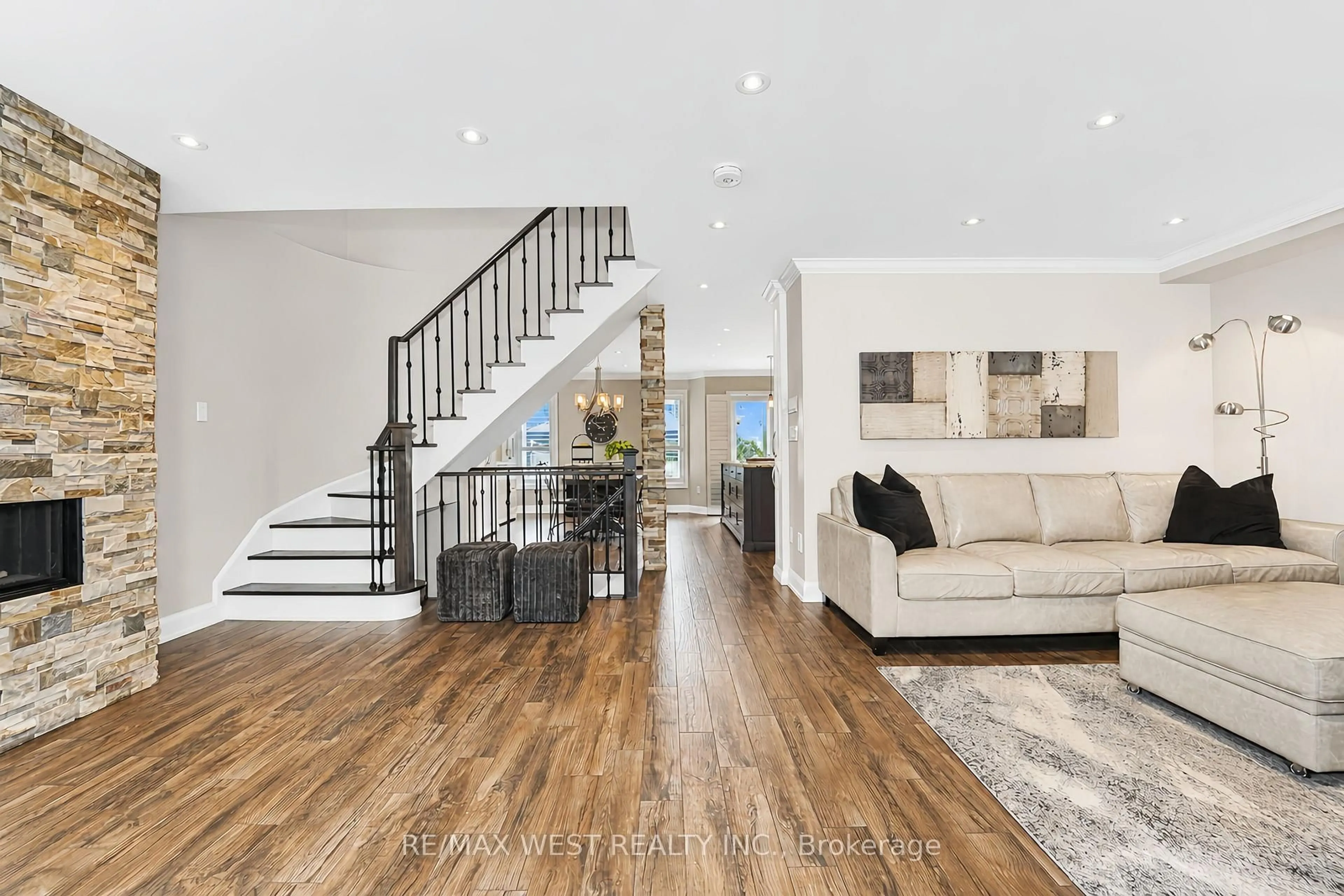Indoor entryway for 39 Sylwood Cres, Vaughan Ontario L6A 2R2