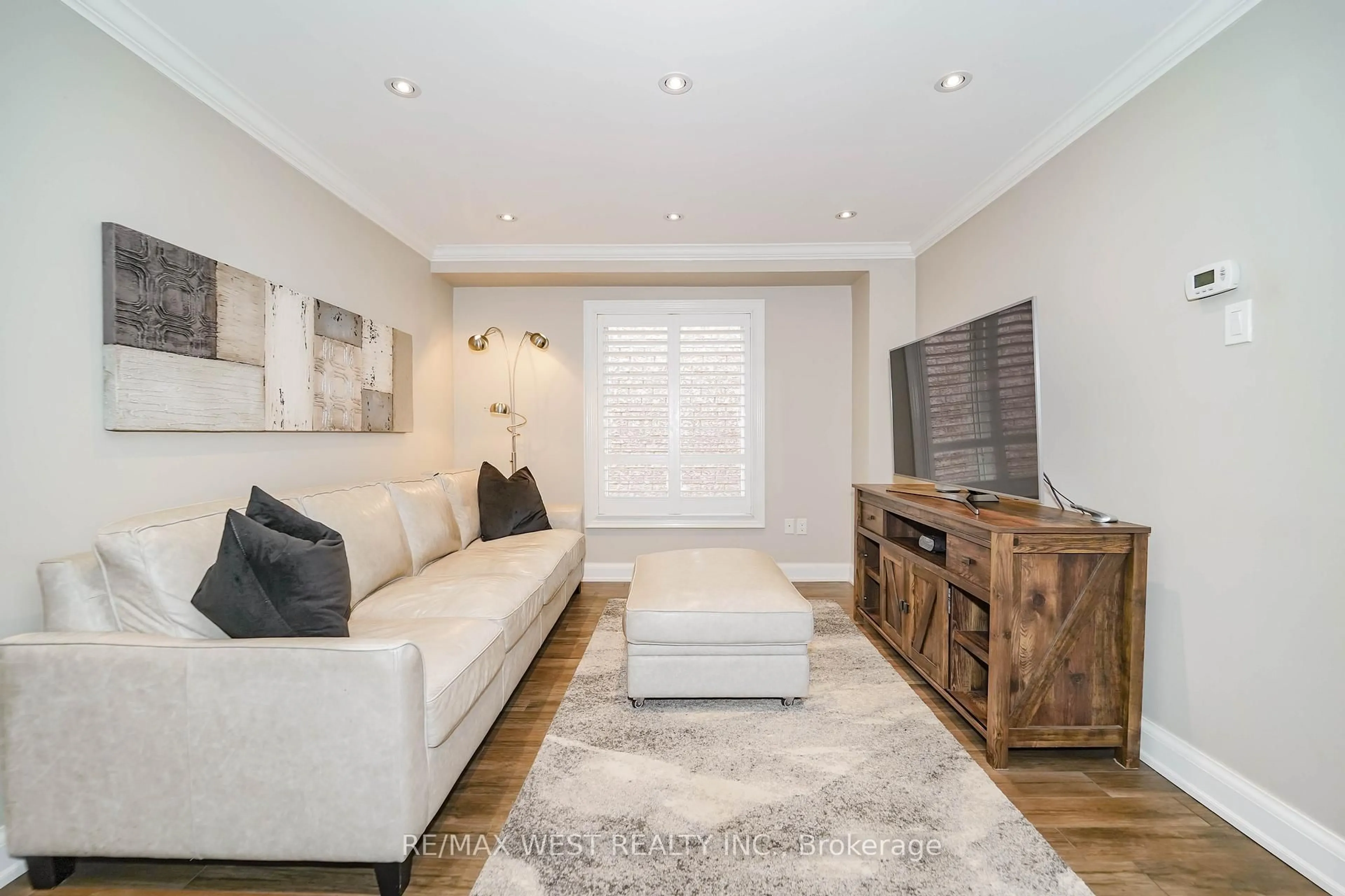 Living room with furniture, unknown for 39 Sylwood Cres, Vaughan Ontario L6A 2R2