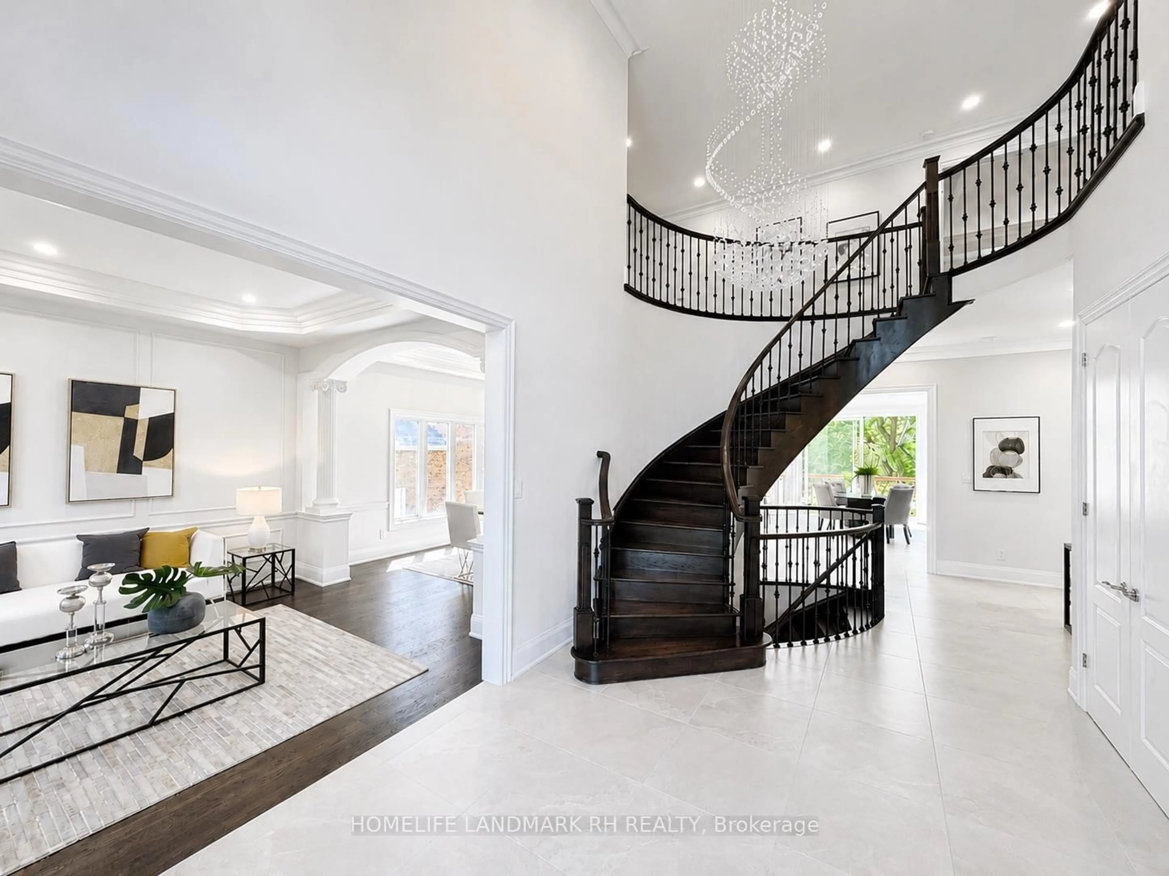 Unknown for 385 Kennedy St, Aurora Ontario L4G 5M6