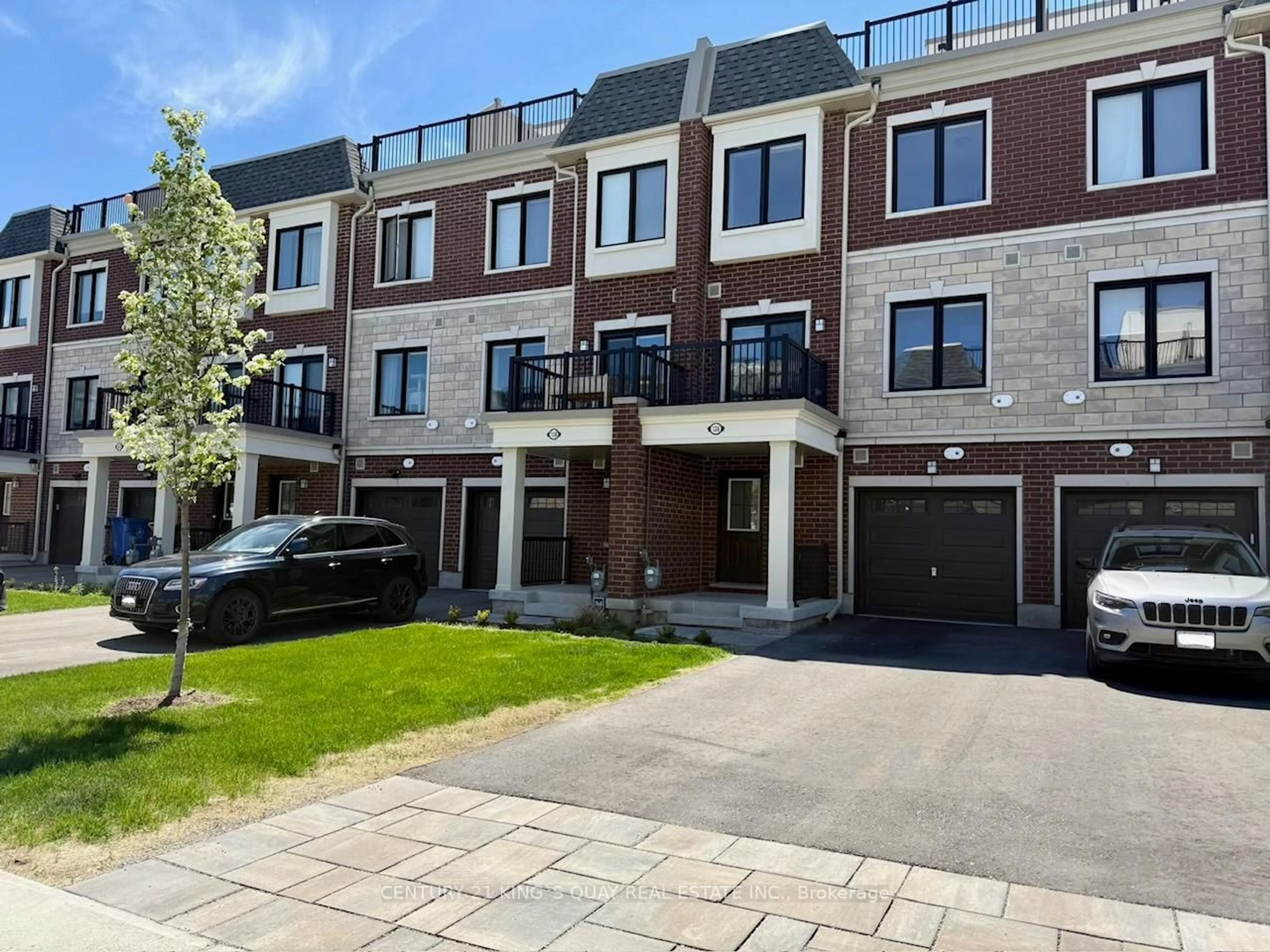 A pic from outside/outdoor area/front of a property/back of a property/a pic from drone, street for 136 Covington Cres, Whitchurch-Stouffville Ontario L4A 4W8