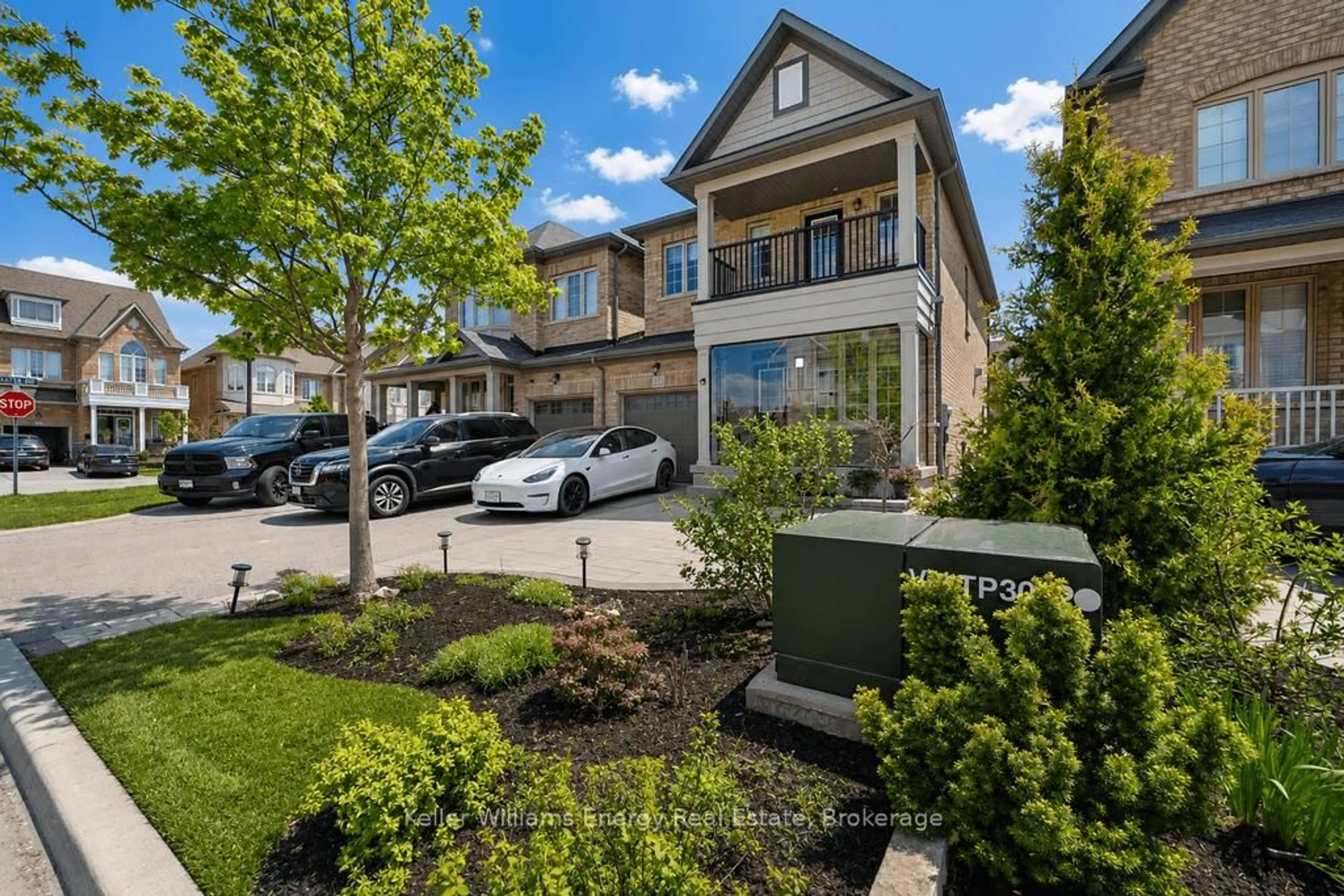 A pic from outside/outdoor area/front of a property/back of a property/a pic from drone, street for 270 Kincardine St St, Vaughan Ontario L4H 4H8