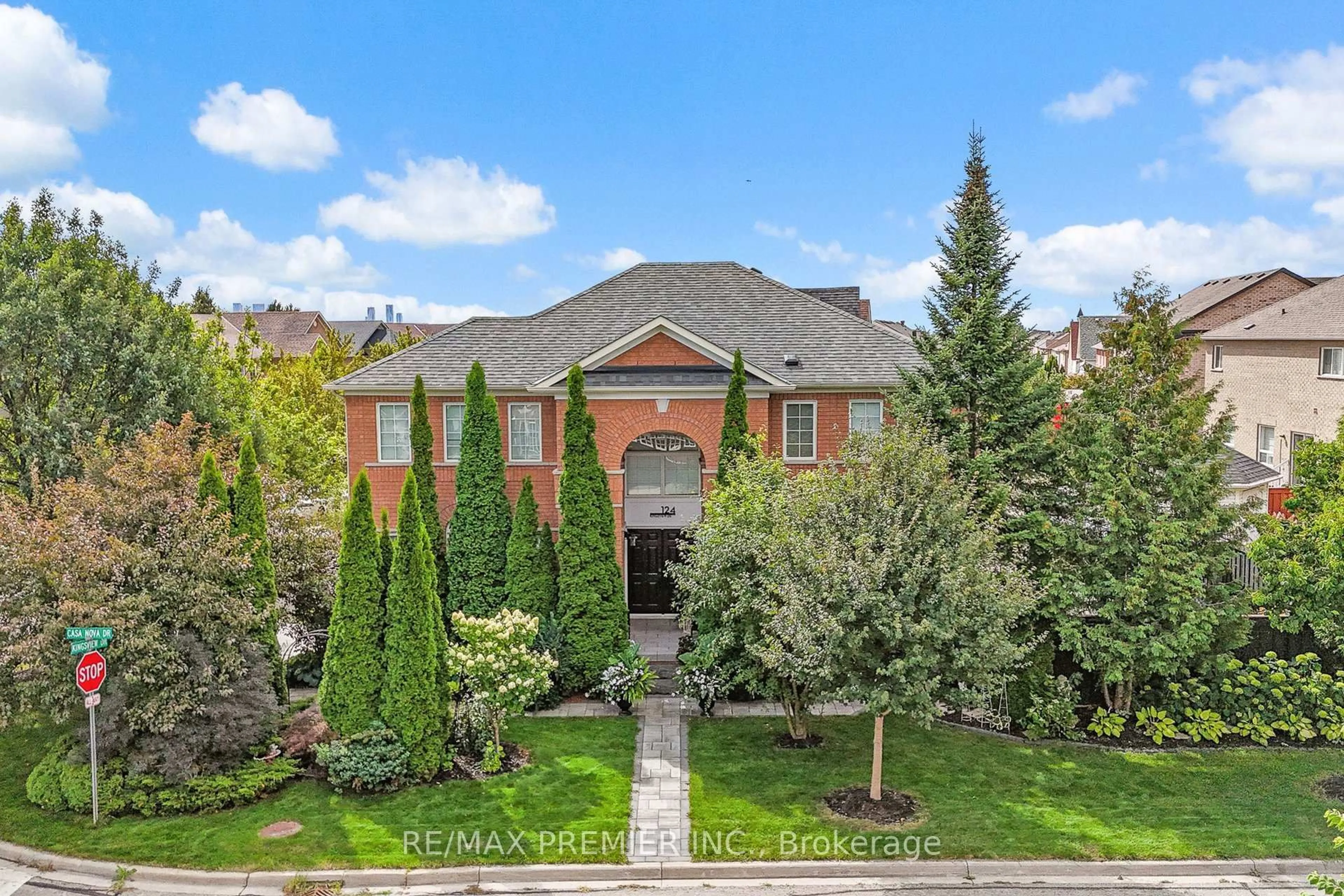 A pic from outside/outdoor area/front of a property/back of a property/a pic from drone, unknown for 124 Kingsview Dr, Vaughan Ontario L4H 3B4