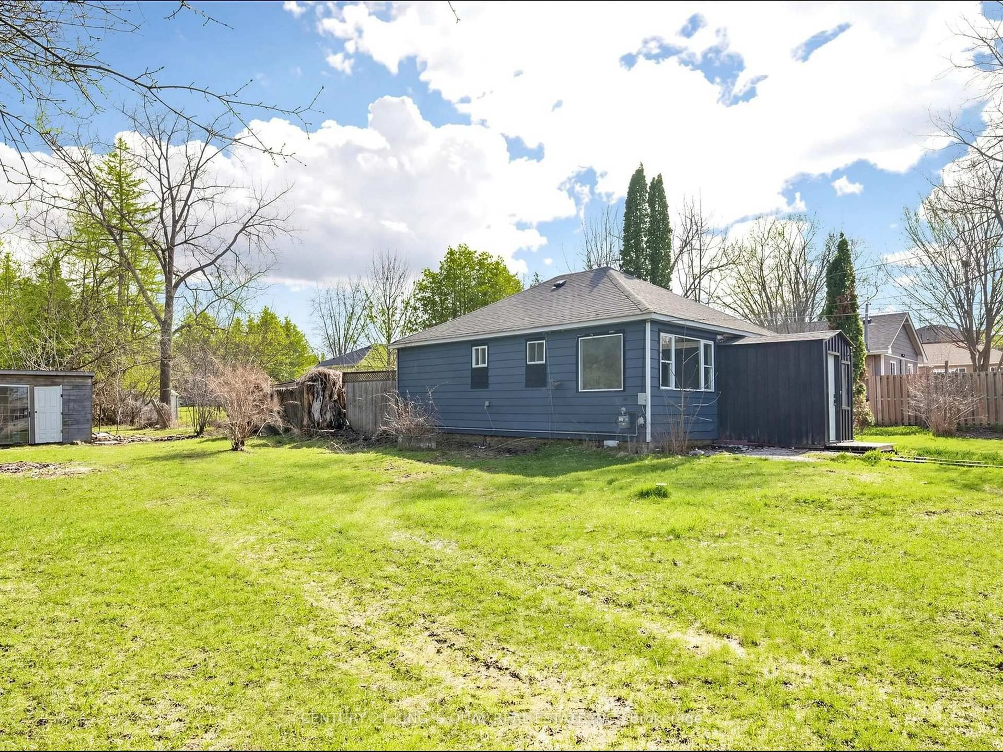 A pic from outside/outdoor area/front of a property/back of a property/a pic from drone, unknown for 1975 Metro Rd, Georgina Ontario L0E 1L0