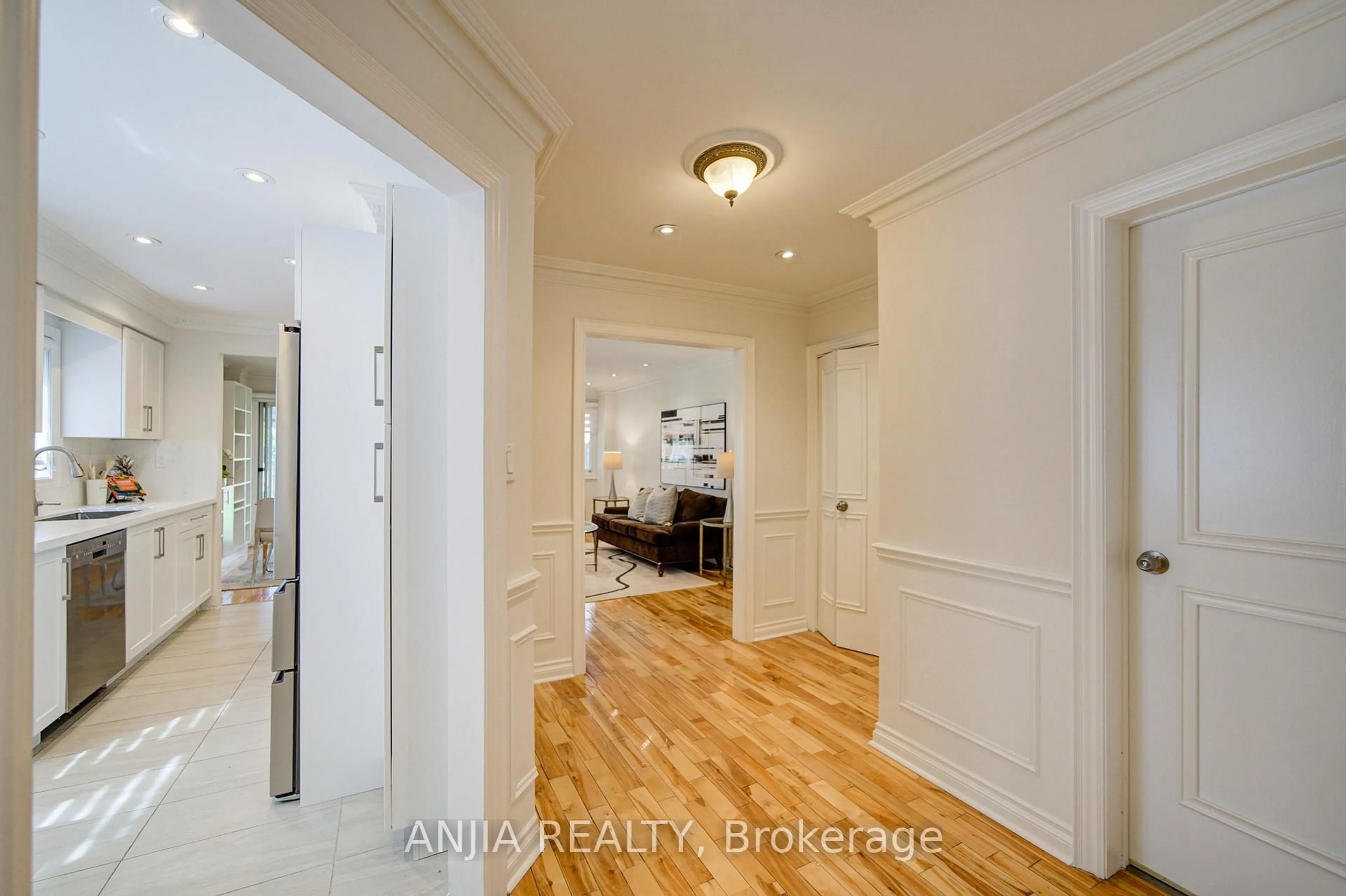 Indoor entryway for 78 Baywood Crt, Markham Ontario L3T 5W3