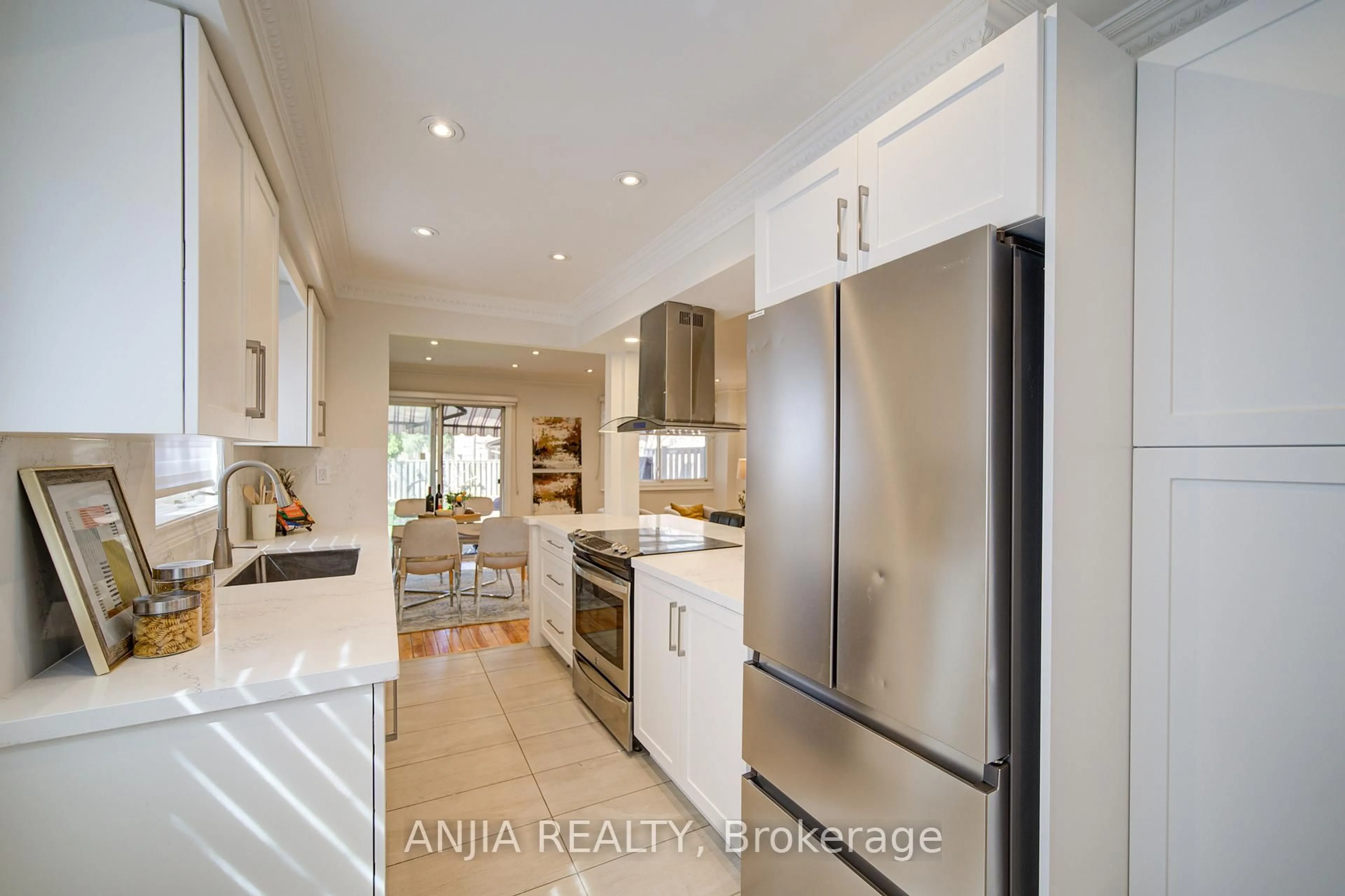 Contemporary kitchen, ceramic/tile floor for 78 Baywood Crt, Markham Ontario L3T 5W3