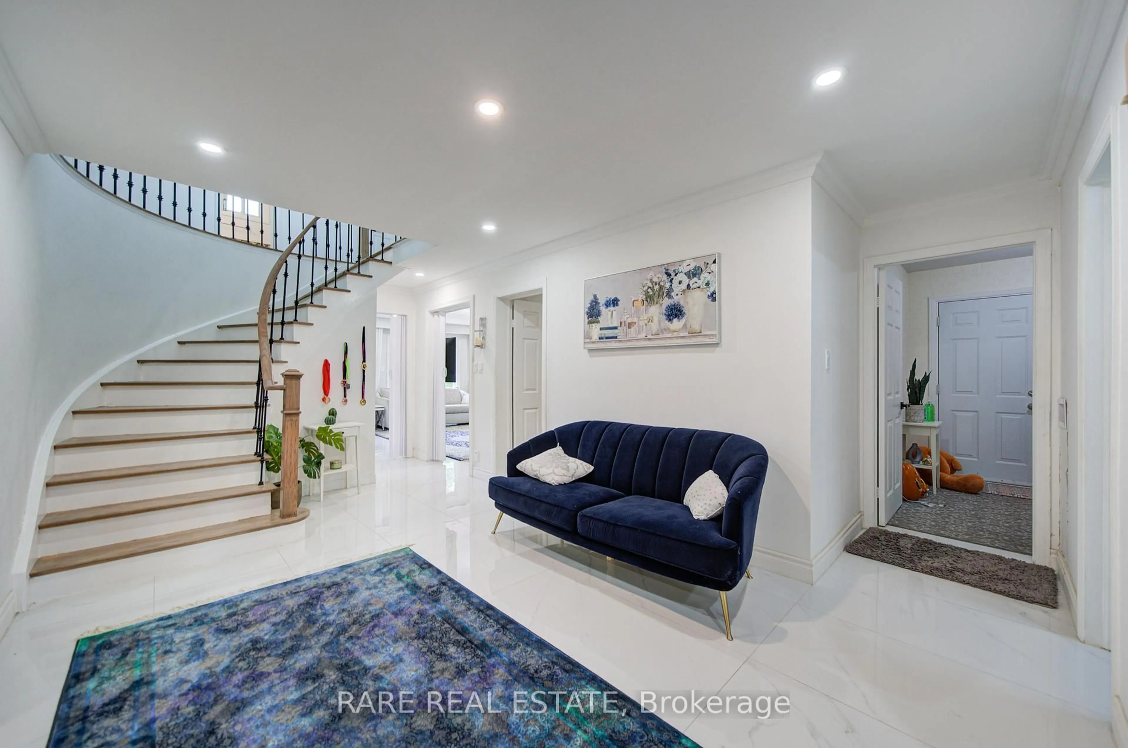 Indoor foyer for 71 Willowbrook Rd, Markham Ontario L3T 5K7