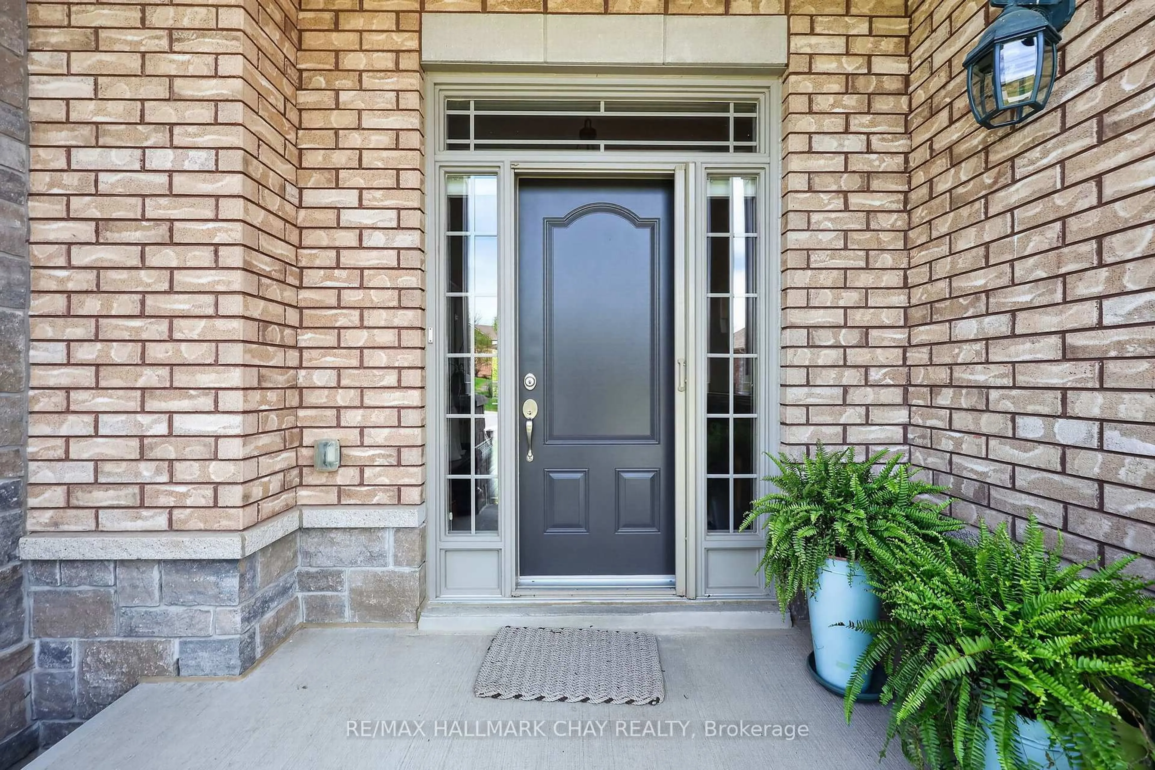 Indoor entryway for 133 Ridge Way #26, New Tecumseth Ontario L9R 0M6