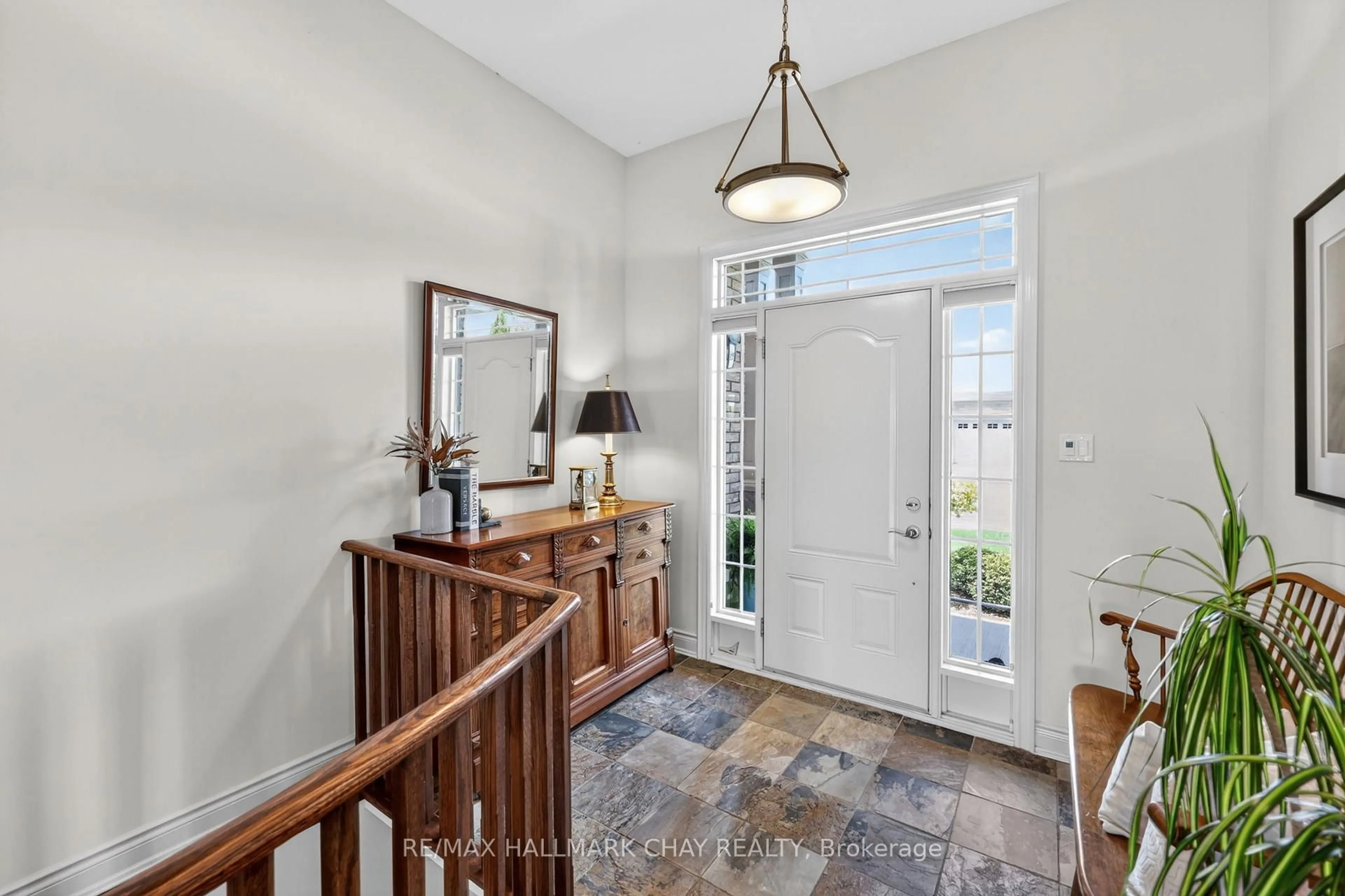 Indoor entryway for 133 Ridge Way #26, New Tecumseth Ontario L9R 0M6