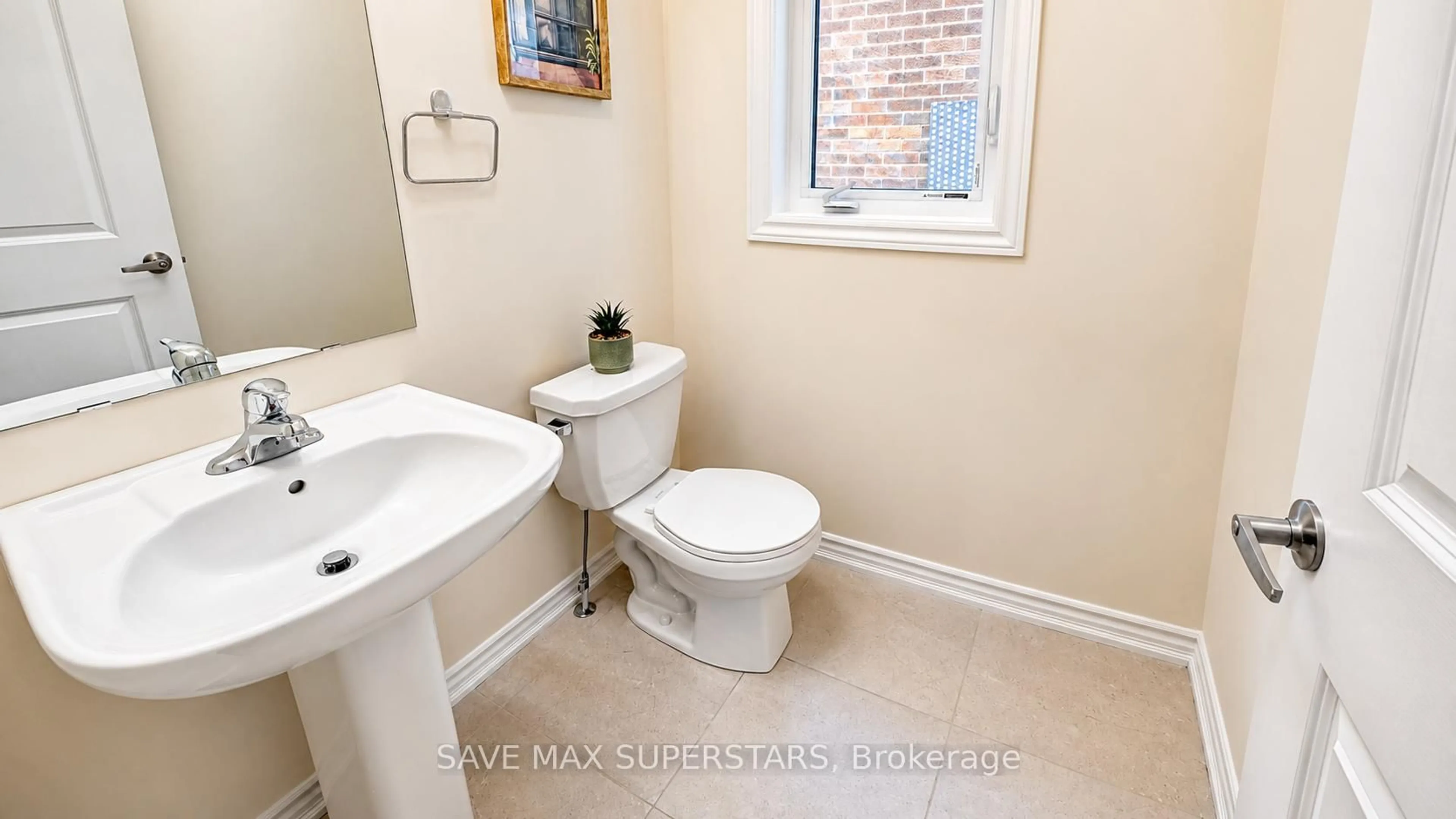 Standard bathroom, ceramic/tile floor for 1537 Harker St, Innisfil Ontario L6S 0R4