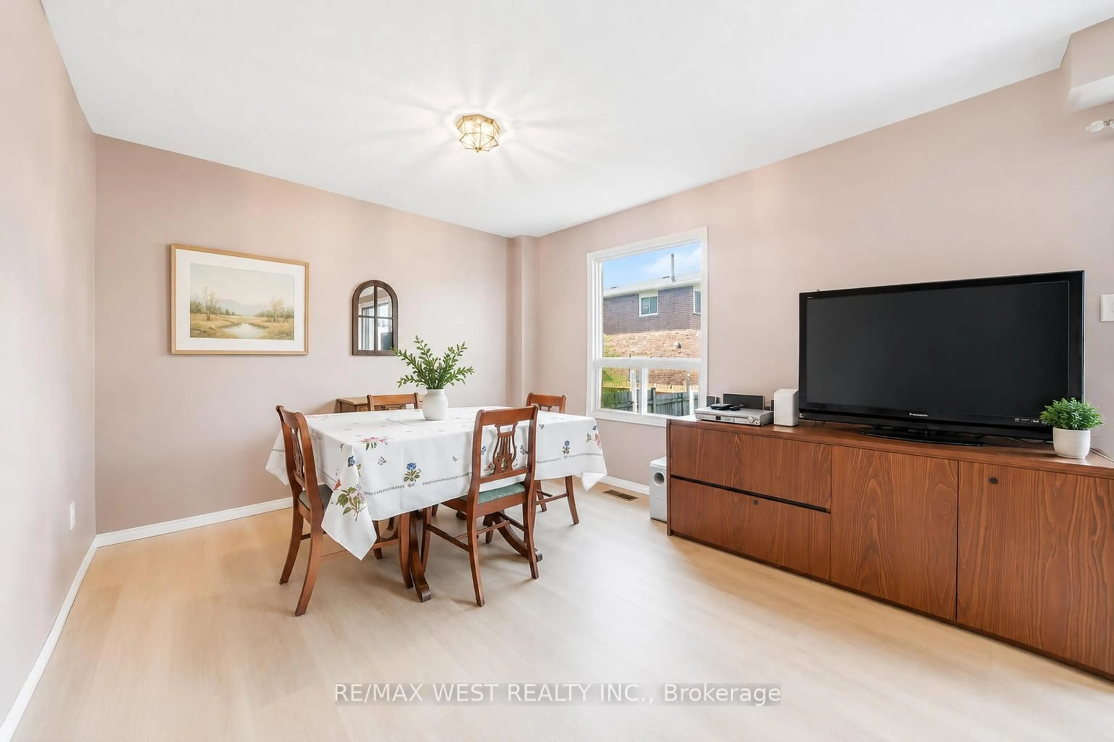 Dining room, unknown for 242 Bernard Ave, Richmond Hill Ontario L4S 1E2