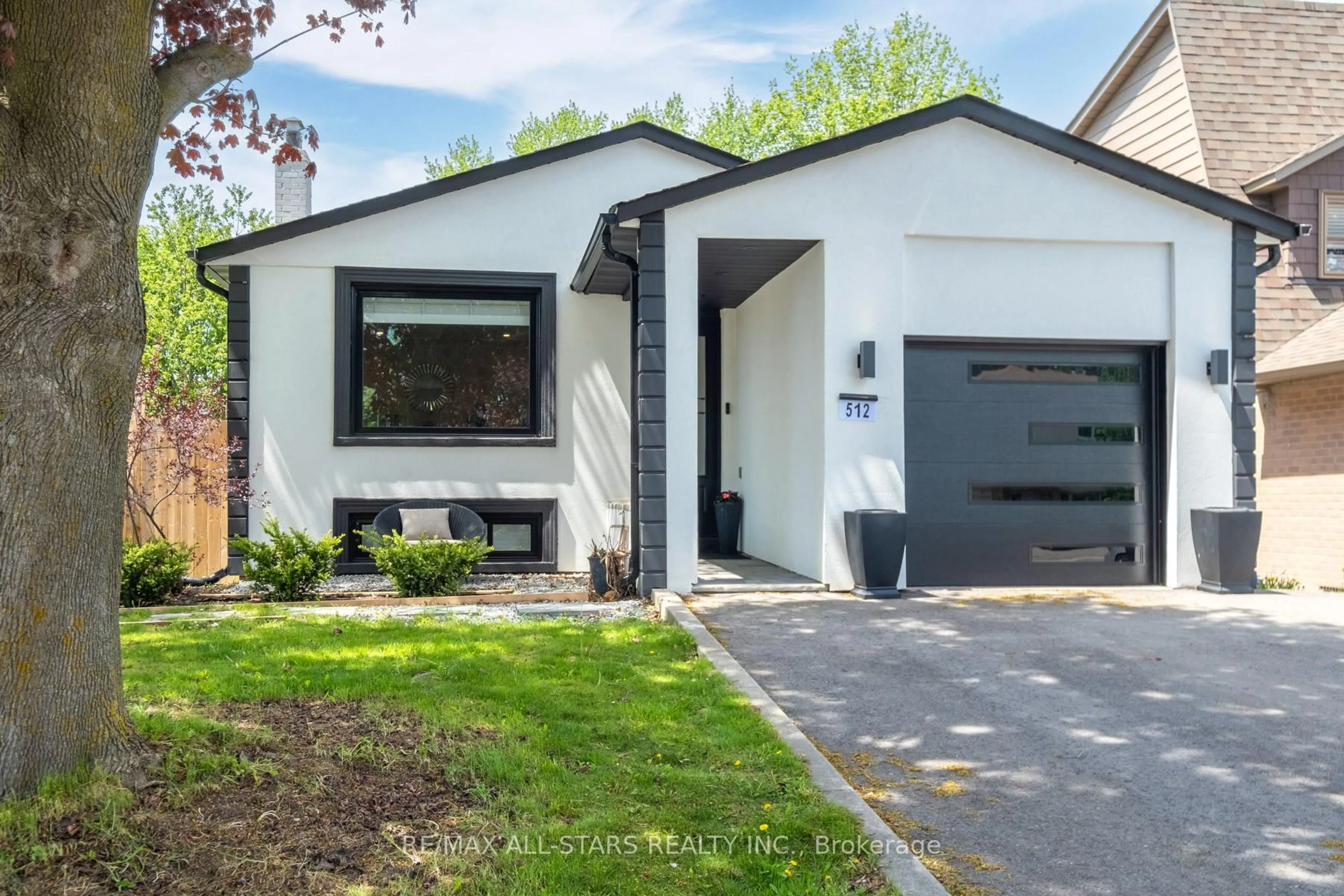 Home with brick exterior material, street for 512 Sandford St, Newmarket Ontario L3Y 5E3